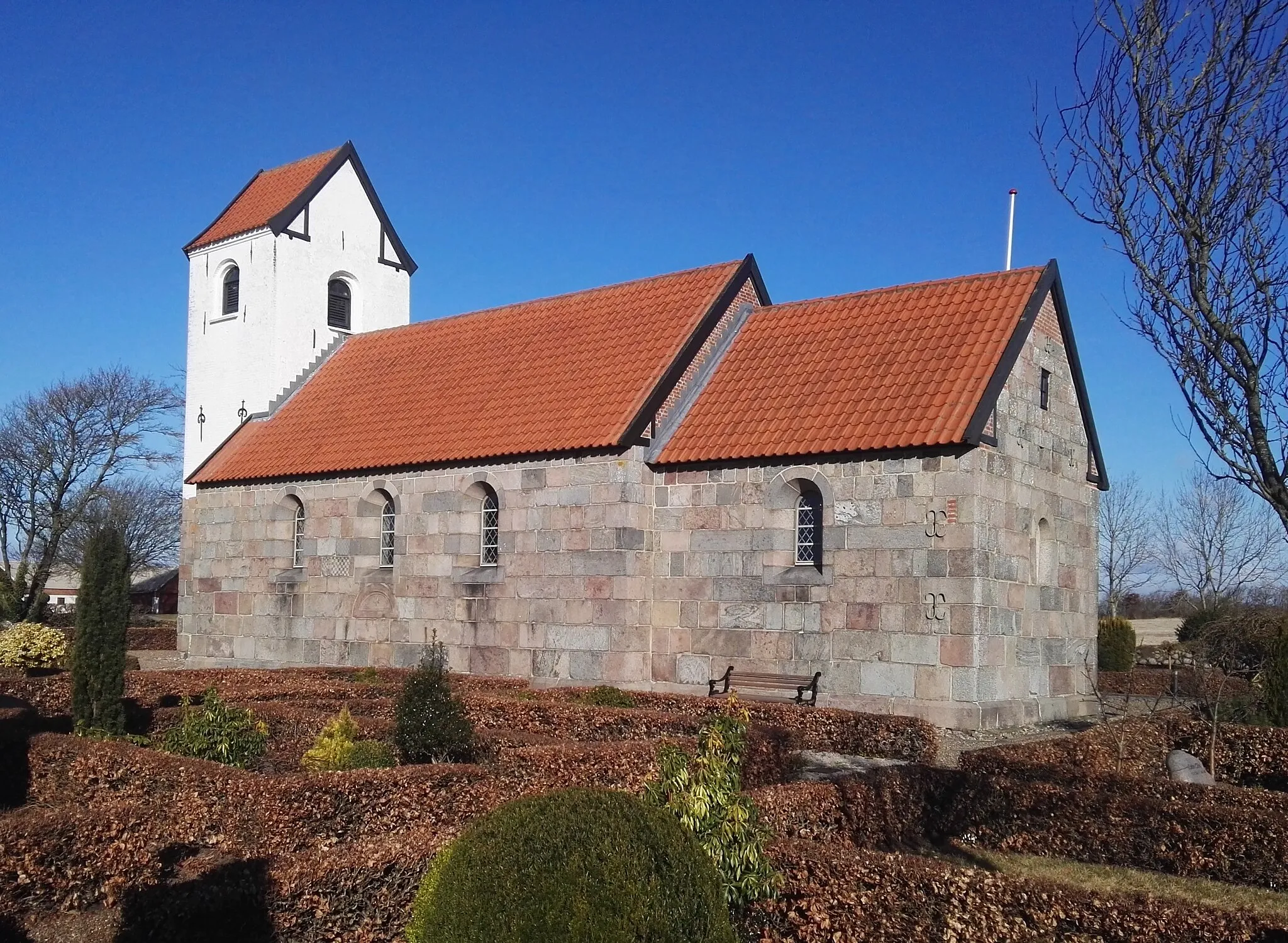 Photo showing: Ejdrup Kirke fra sydøst