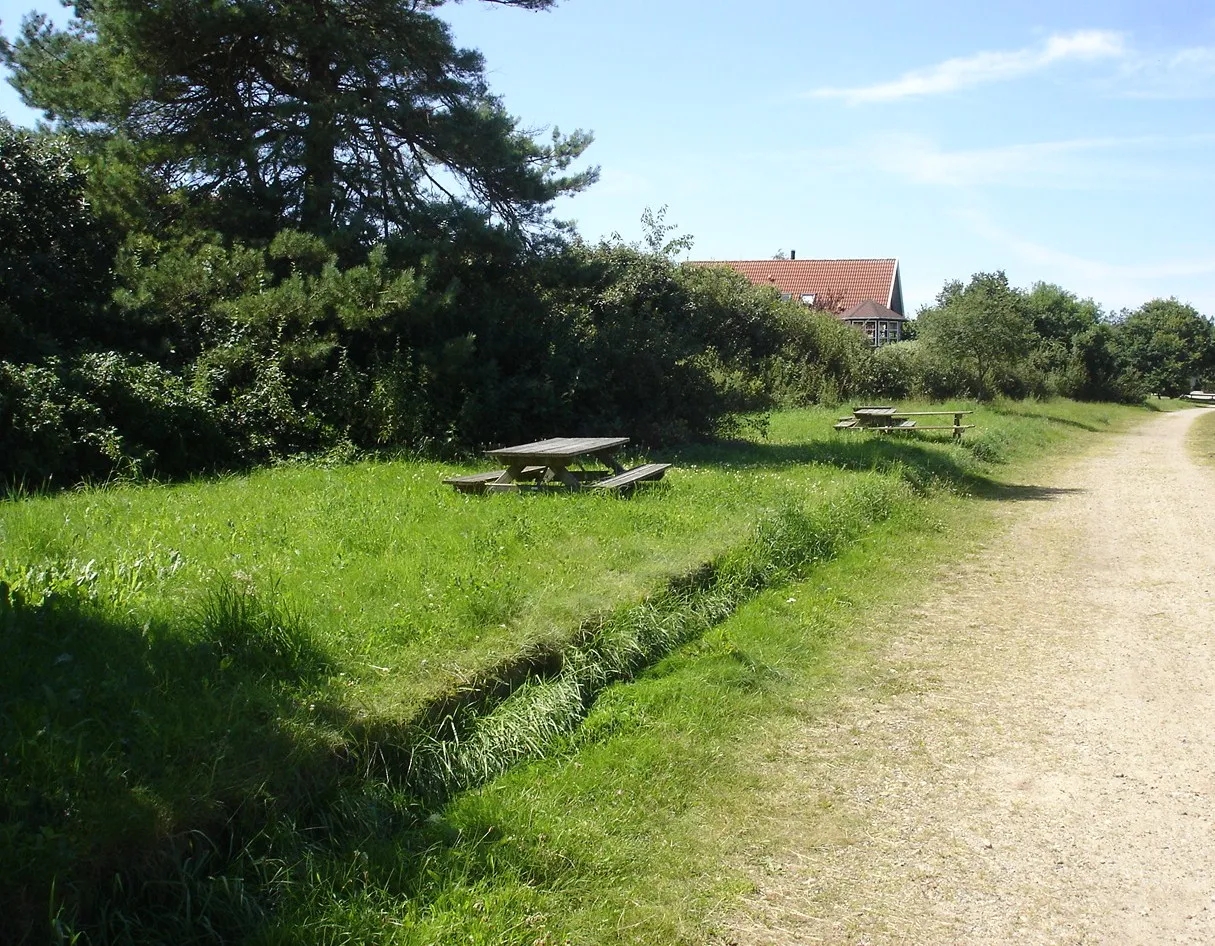 Photo showing: Nørreåstien passerer Bruunshåb trinbræt. Strækningen mellem Bruunshåb og Viborg blev asfalteret i 2013.