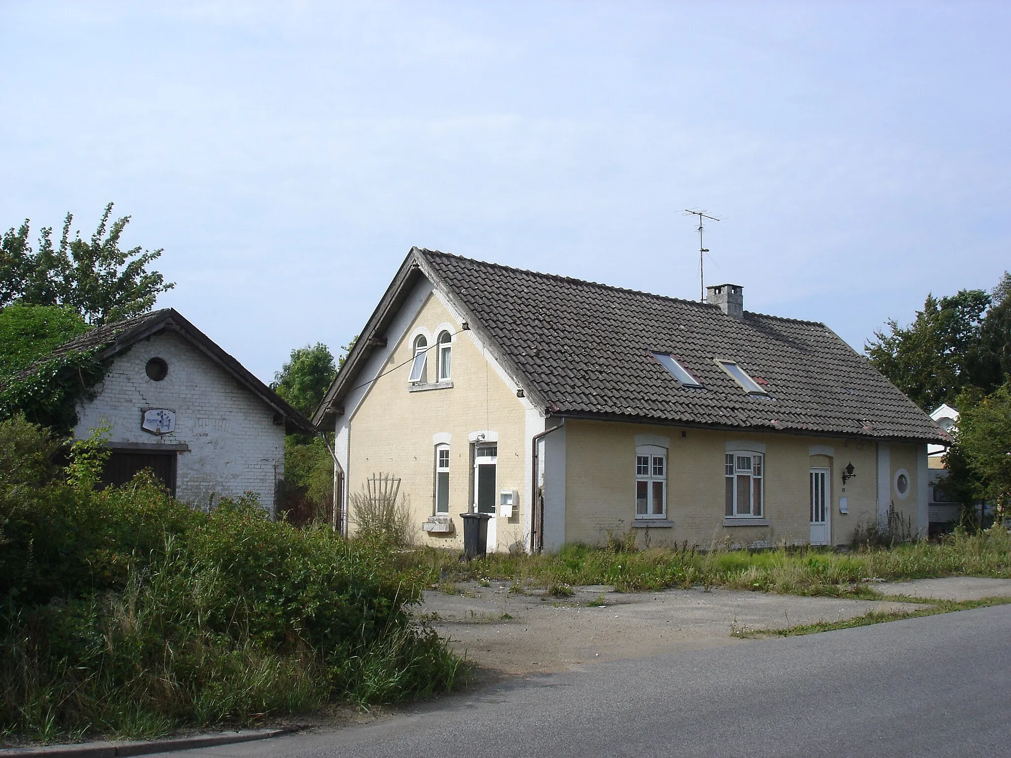 Photo showing: Skelund Station fra vejsiden. Nedrevet i februar 2015