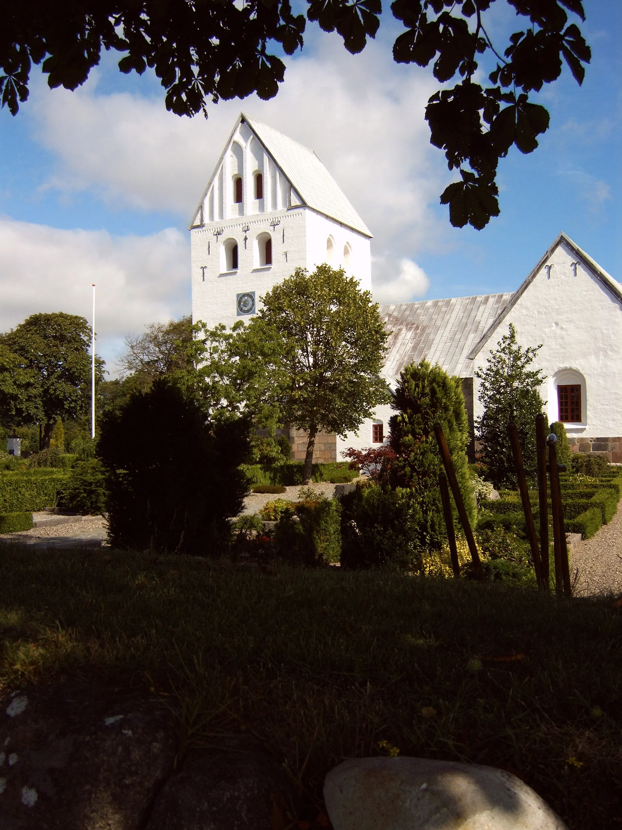 Photo showing: Hvidbjerg Kirke in Hvidbjerg Sogn in Struer Kommune, Denmark.

Photographer: Brams.
