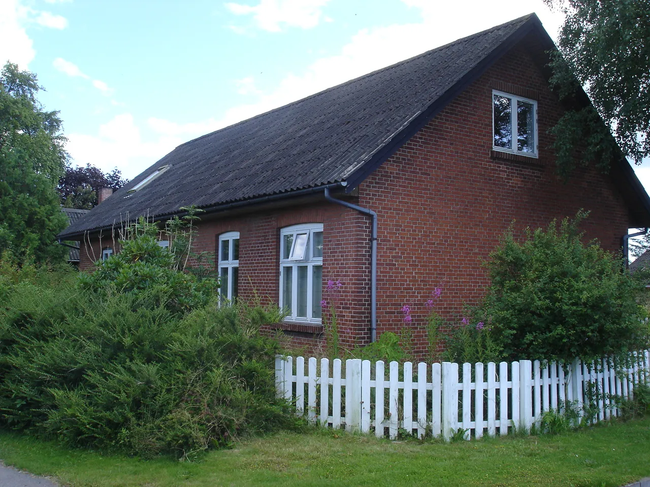 Photo showing: Ørsø Station fra vejside