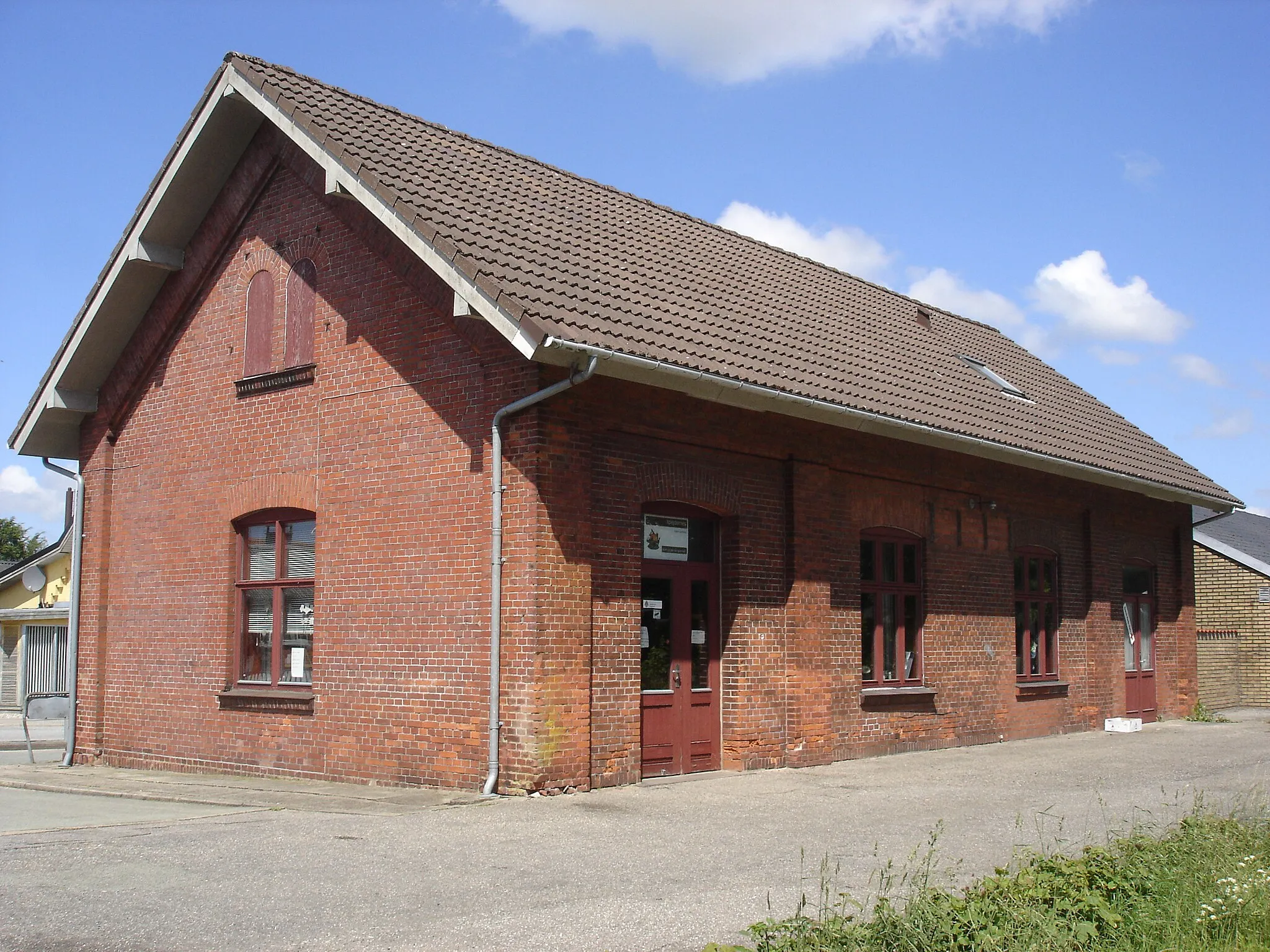 Photo showing: Møldrup Station fra sporsiden