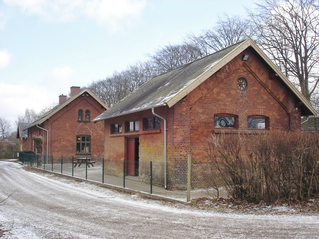 Photo showing: Døstrup Stations varehus