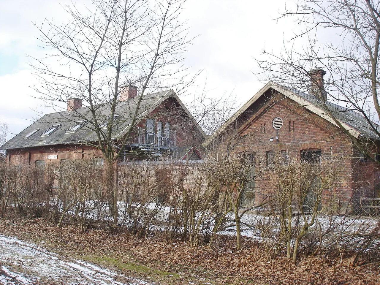 Photo showing: Døstrup Station fra sporsiden
