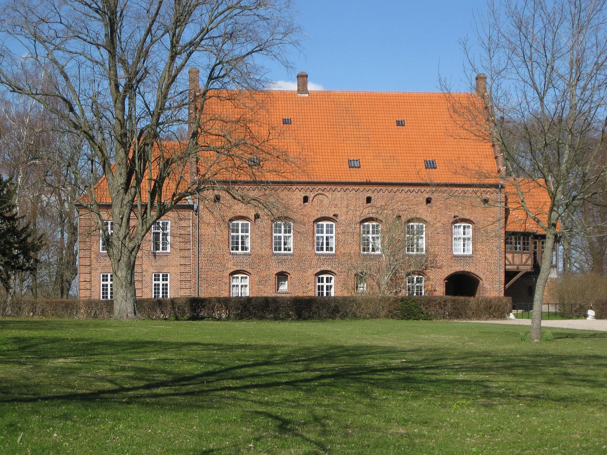 Photo showing: The estate "Vedbygaard" nearby the small town Ruds Vedby. The town is located in West Zealand, Denmark.