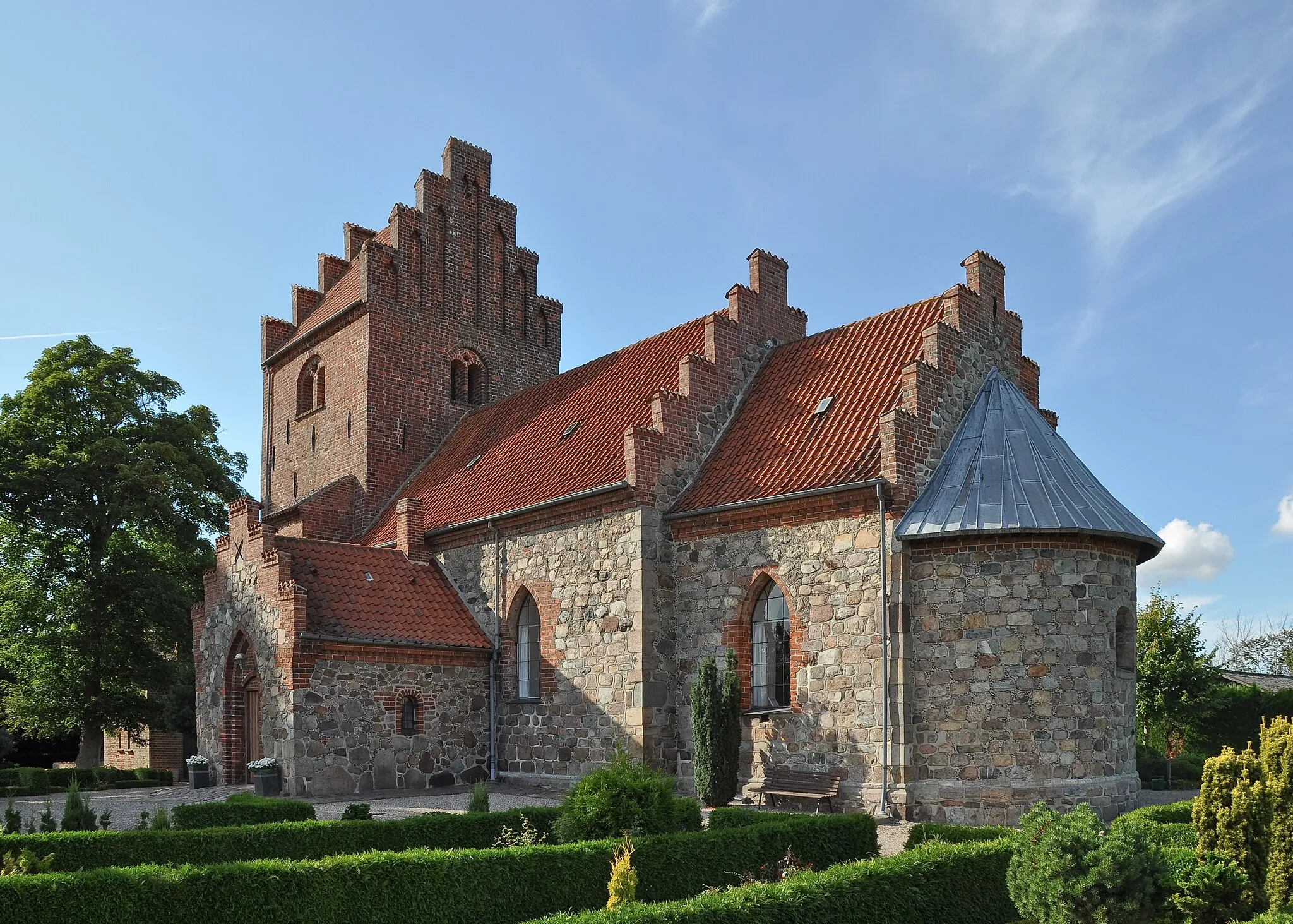 Photo showing: Skellebjerg Church in Sorø Municipality, Denmark.