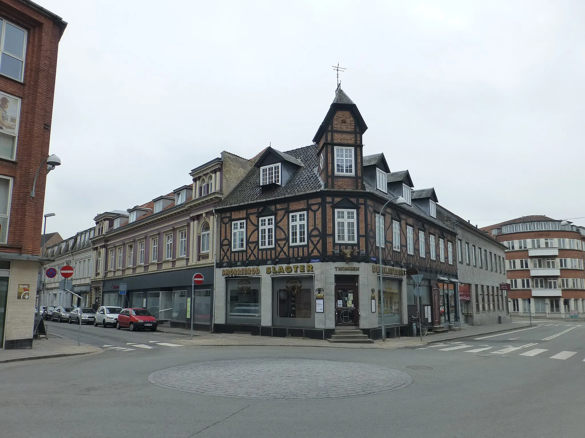 Photo showing: Butcher's shop at the corner of Slotsgade and Bredegade in Slagelse in Denmark.