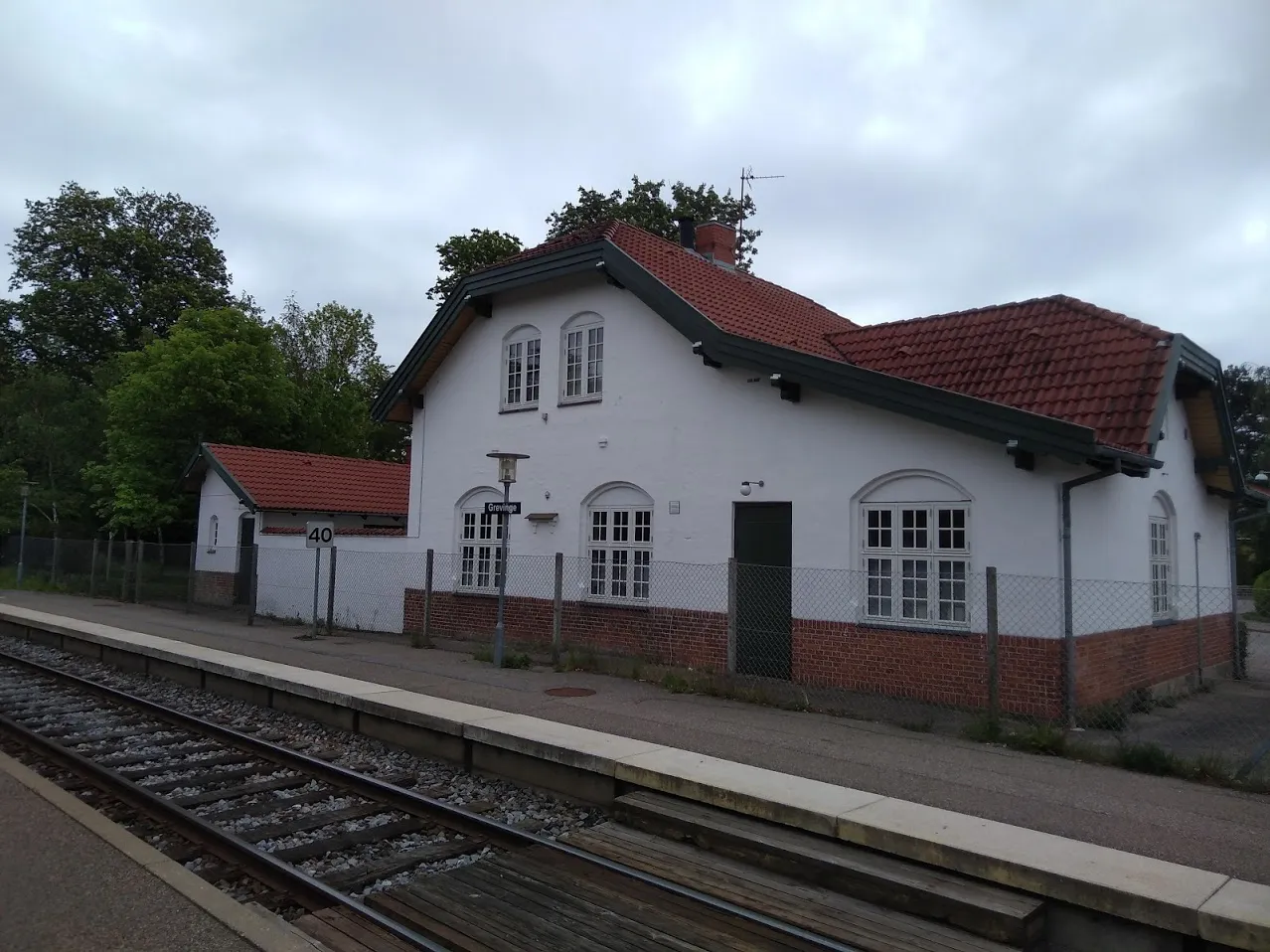 Photo showing: Grevinge Station is a station on the Odsherred line, connecting Holbæk with Nykøbing Sjælland