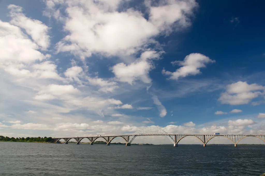 Photo showing: Blick auf die Alexandrinenbrücke in Richtung Møn