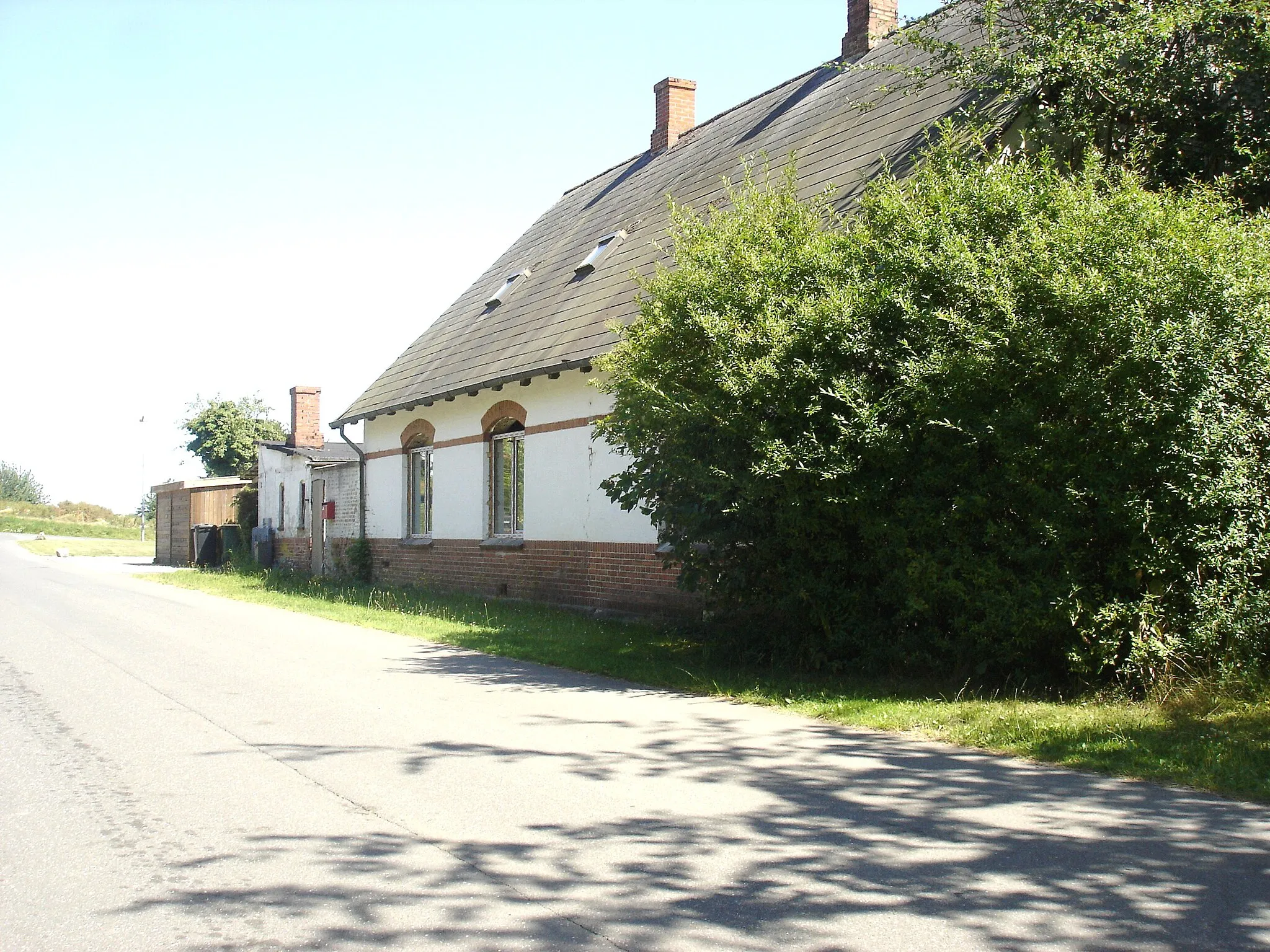 Photo showing: Langebæk Station, vejsiden fra V