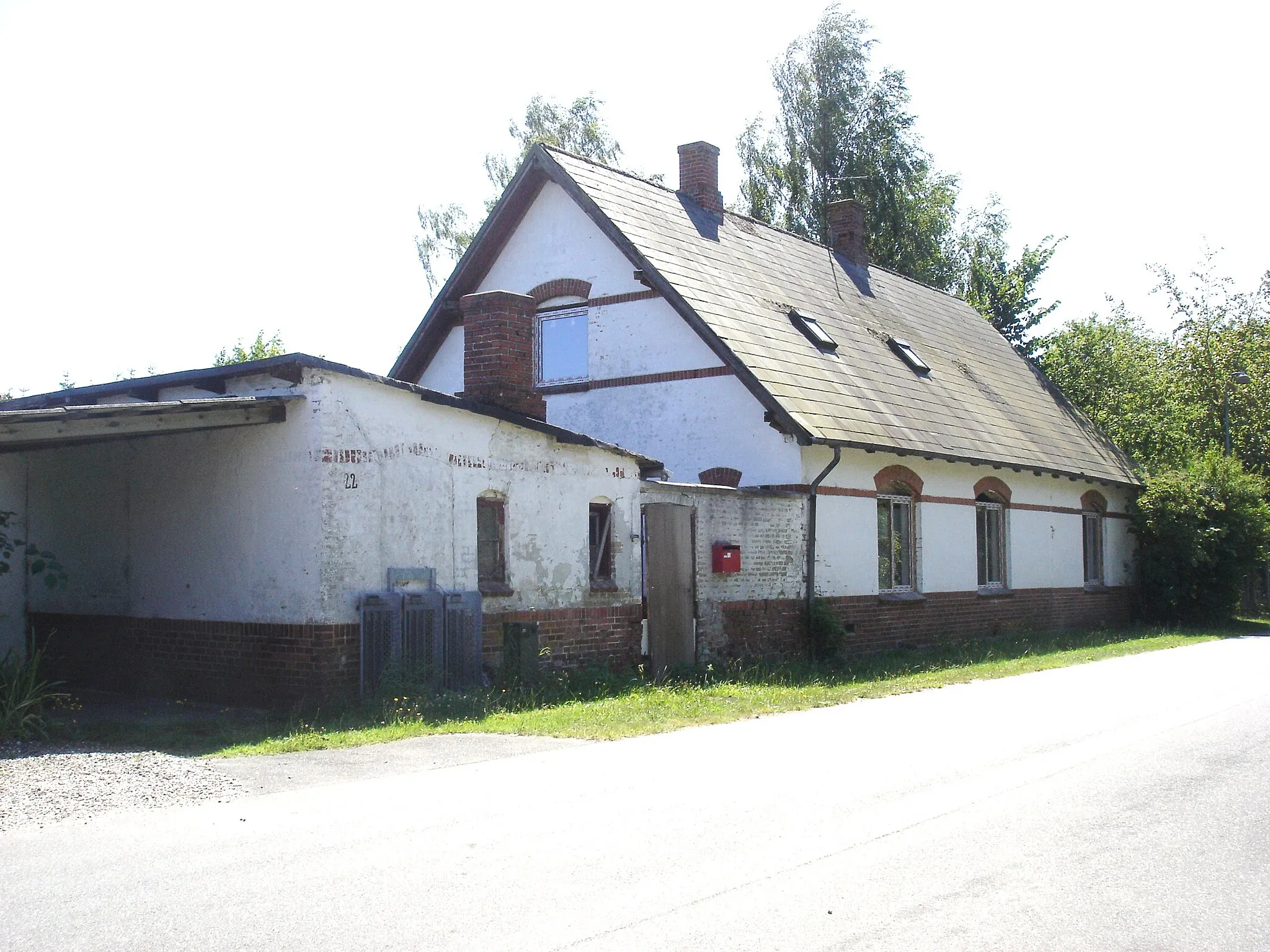 Photo showing: Langebæk Station, vejsiden fra N