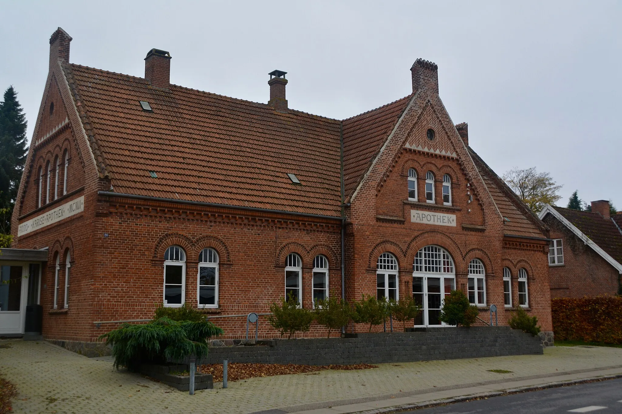 Photo showing: Det gamle apotekhuset i Karise.