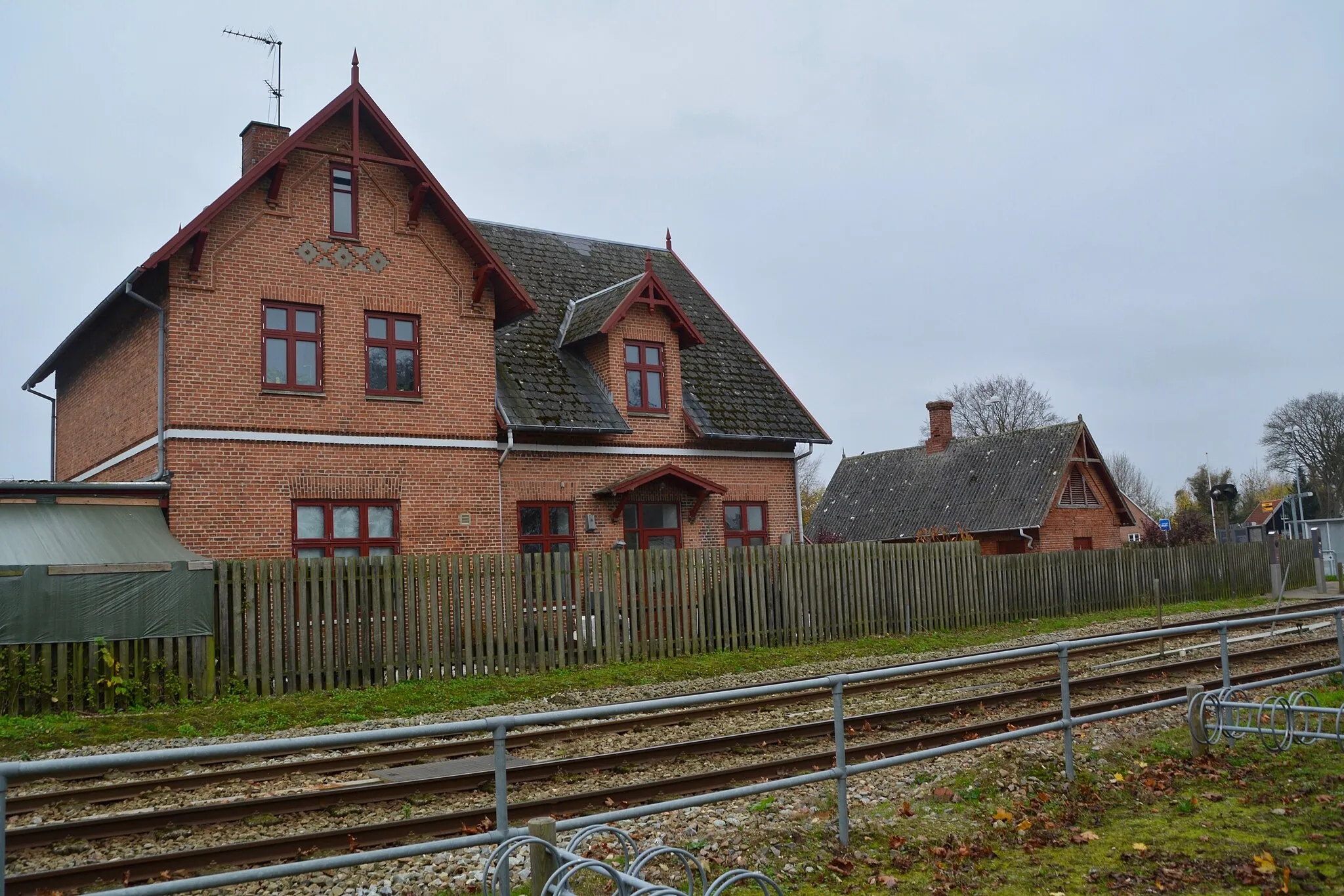 Photo showing: Det gamle stasjonsbygget til Karise stasjon.