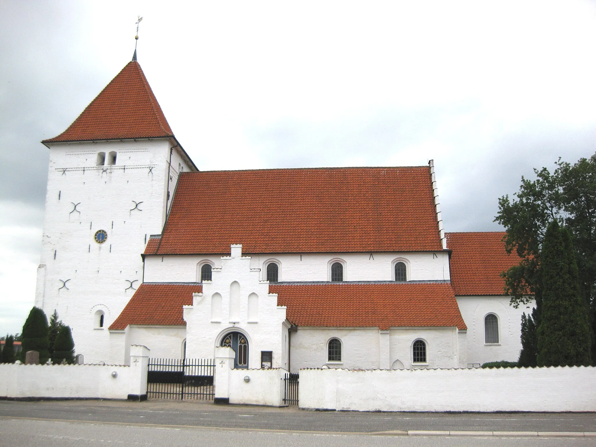 Photo showing: The church "Toreby Kirke" in the village "Toreby". The village is located on the island Lolland in east Denmark.