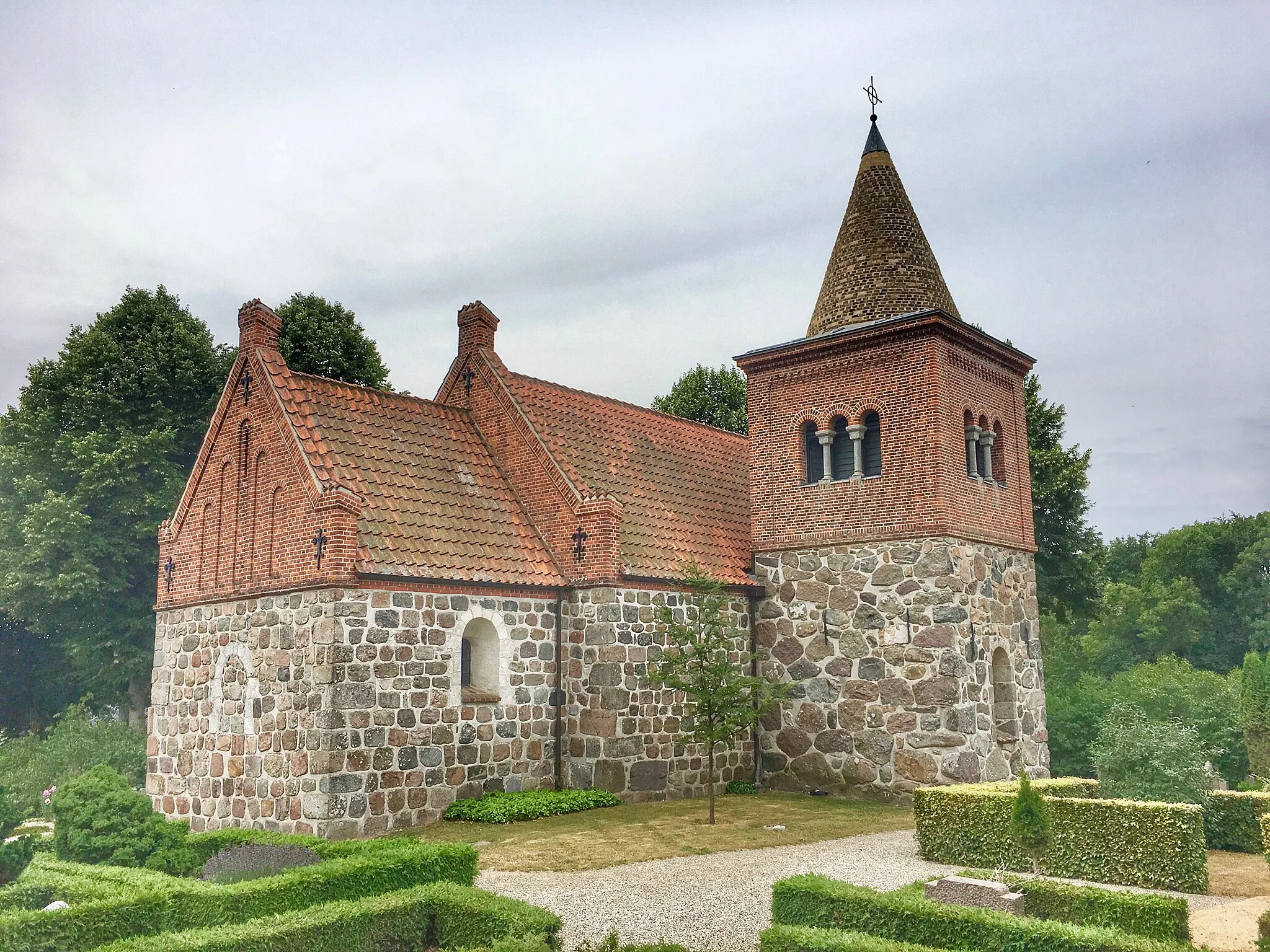 Photo showing: Vellerup Kirke set fra nordøst, Hornsherred, Sjælland