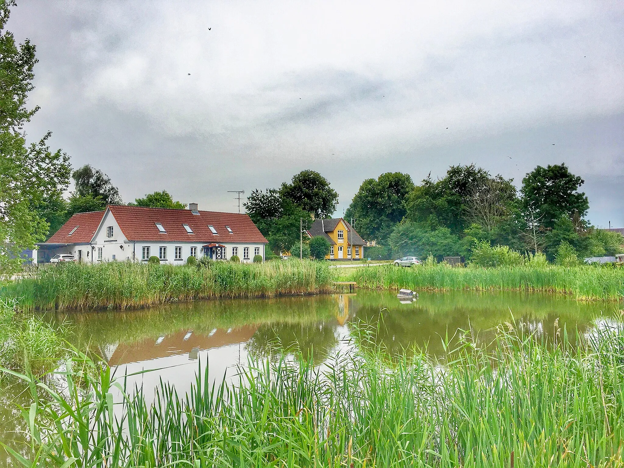 Photo showing: Gadekær i Vellerup, Hornsherred, Sjælland