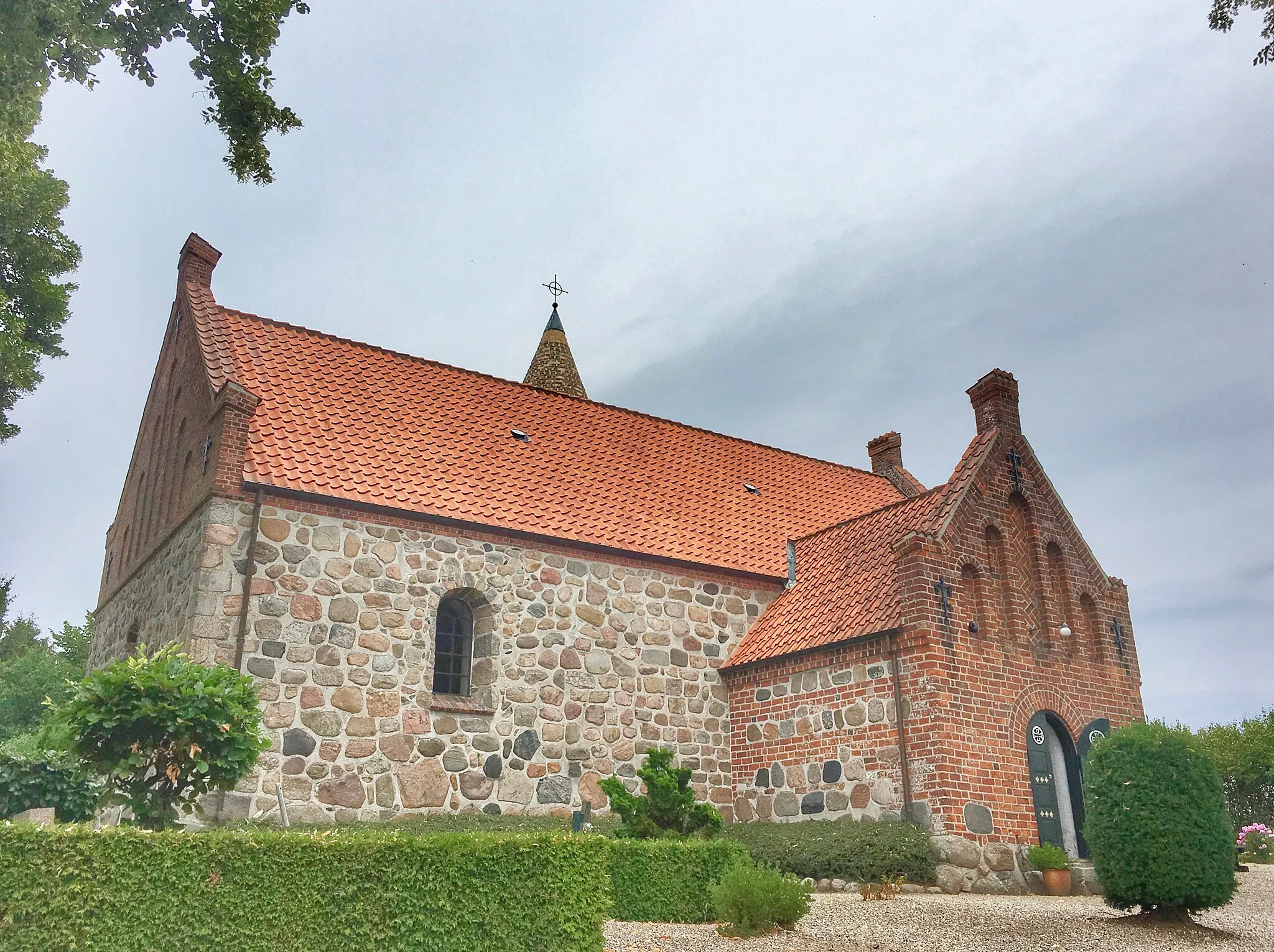 Photo showing: Vellerup Kirke set fra sydvest, Hornsherred, Sjælland