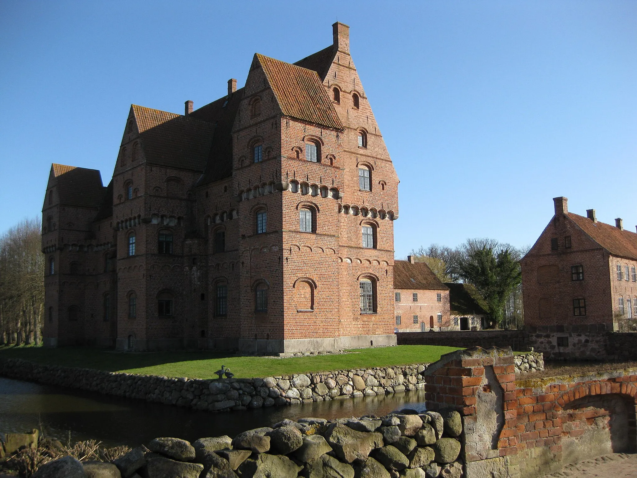 Photo showing: The castle "Borreby Slot" nearby the town Skælskør. The place is located in West Zealand, Denmark.