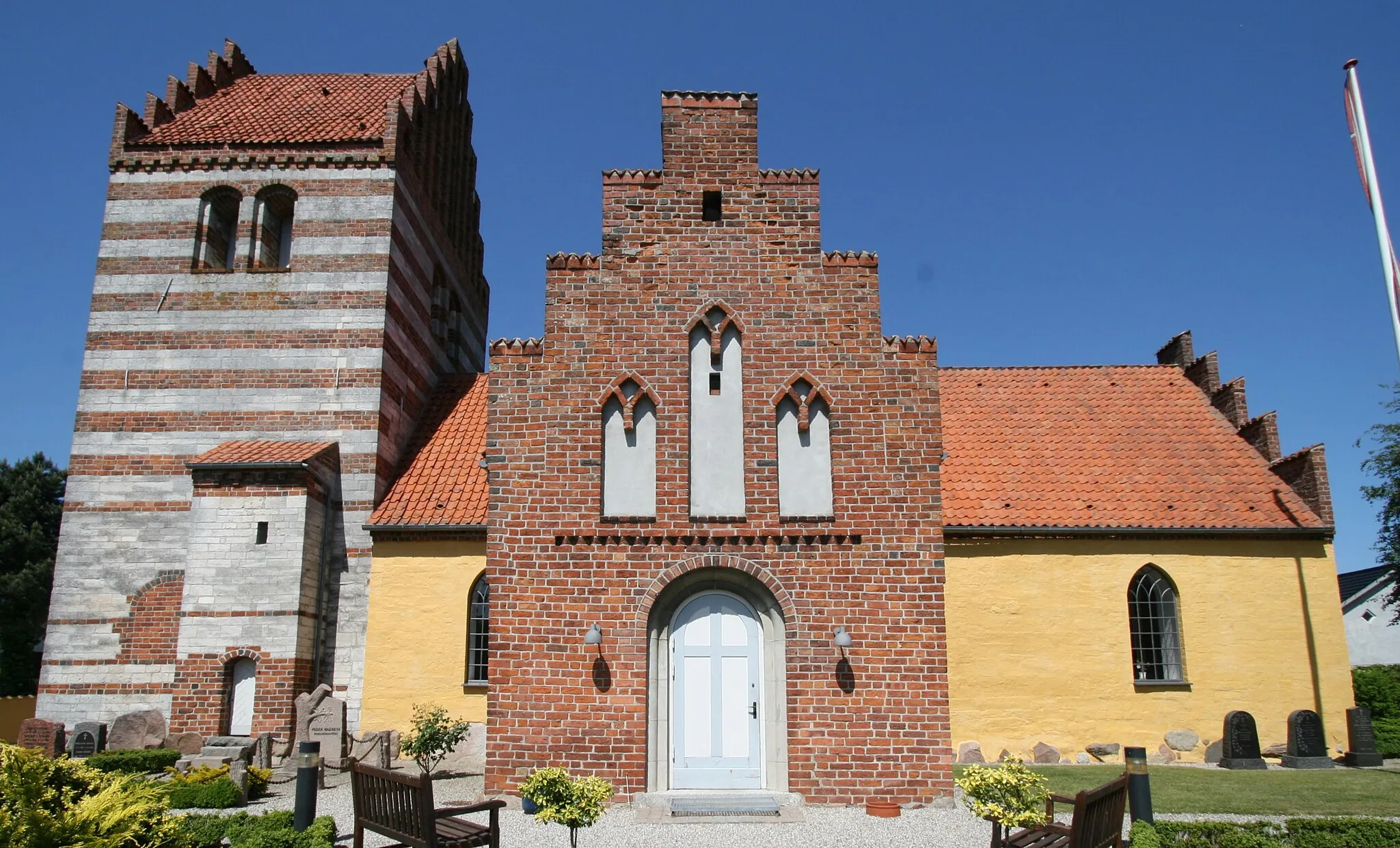 Photo showing: Ølsemagle Kirke, near Køge, Denmark.

From south.
