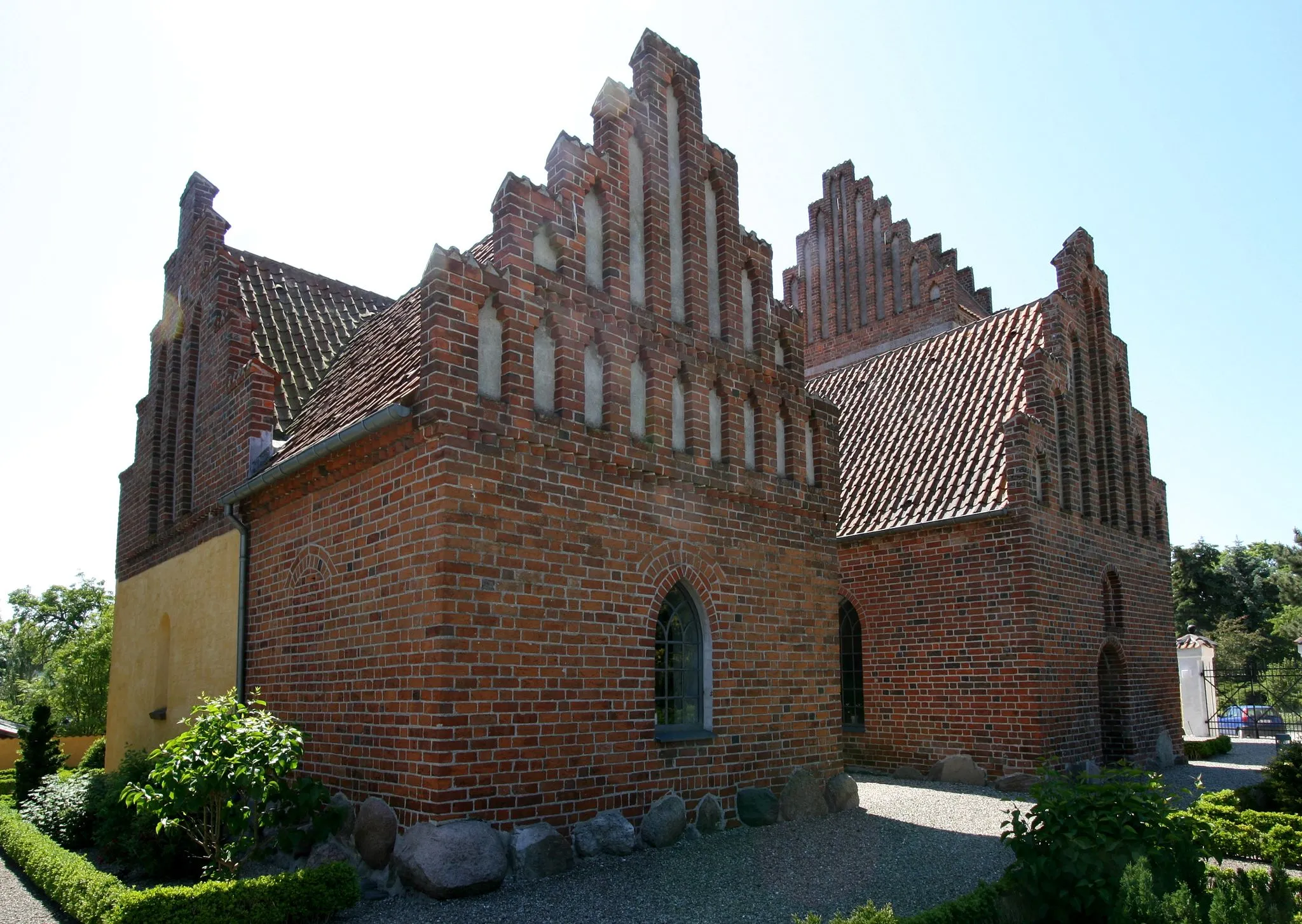 Photo showing: Ølsemagle Kirke, near Køge, Denmark.

From northeast.