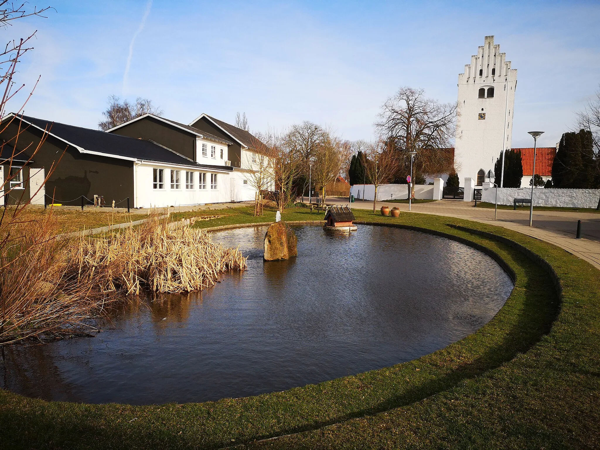 Photo showing: Pond in the village Vig, Odsherred, Denmark