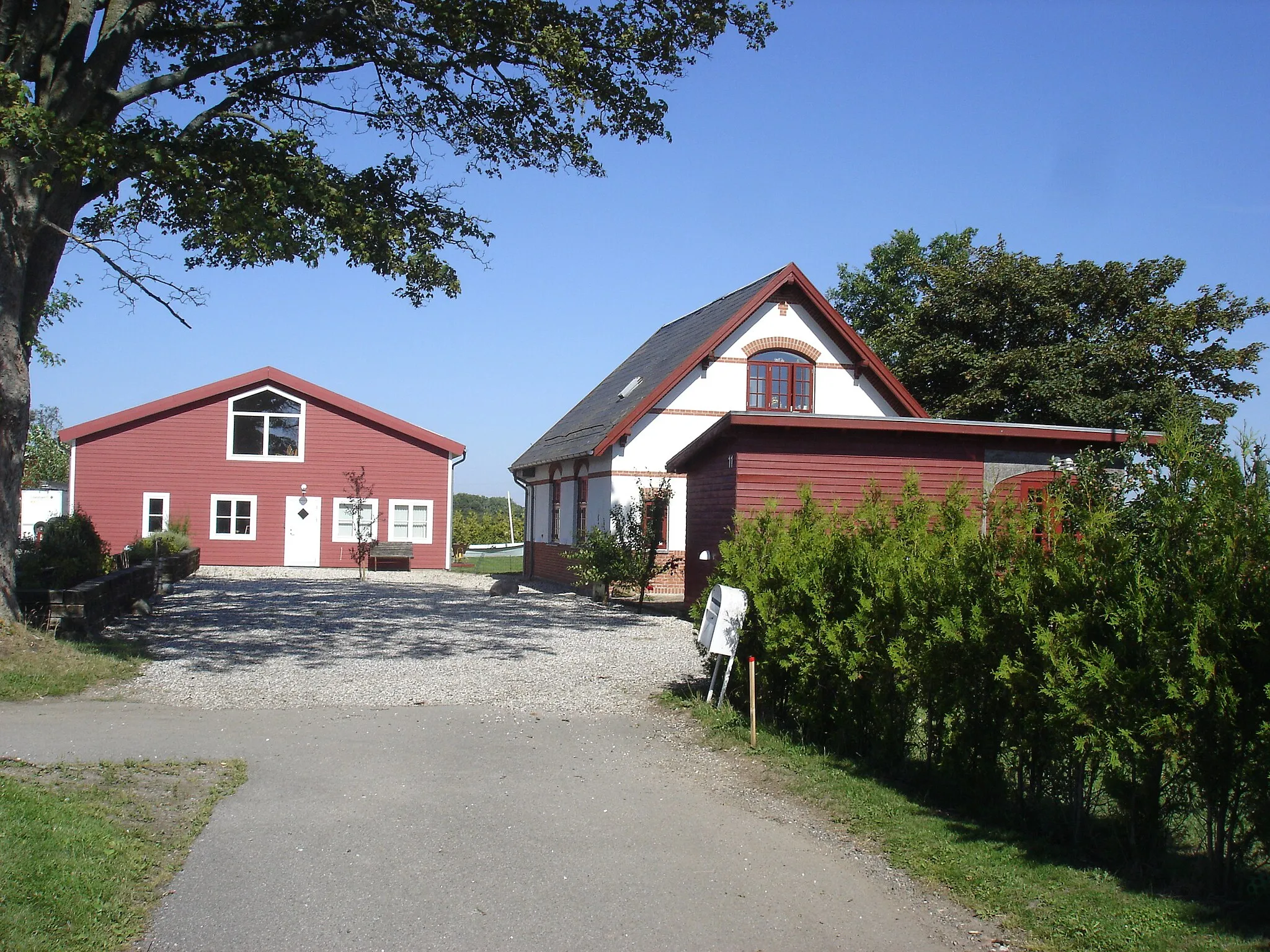 Photo showing: Snesere Station fra vejsiden