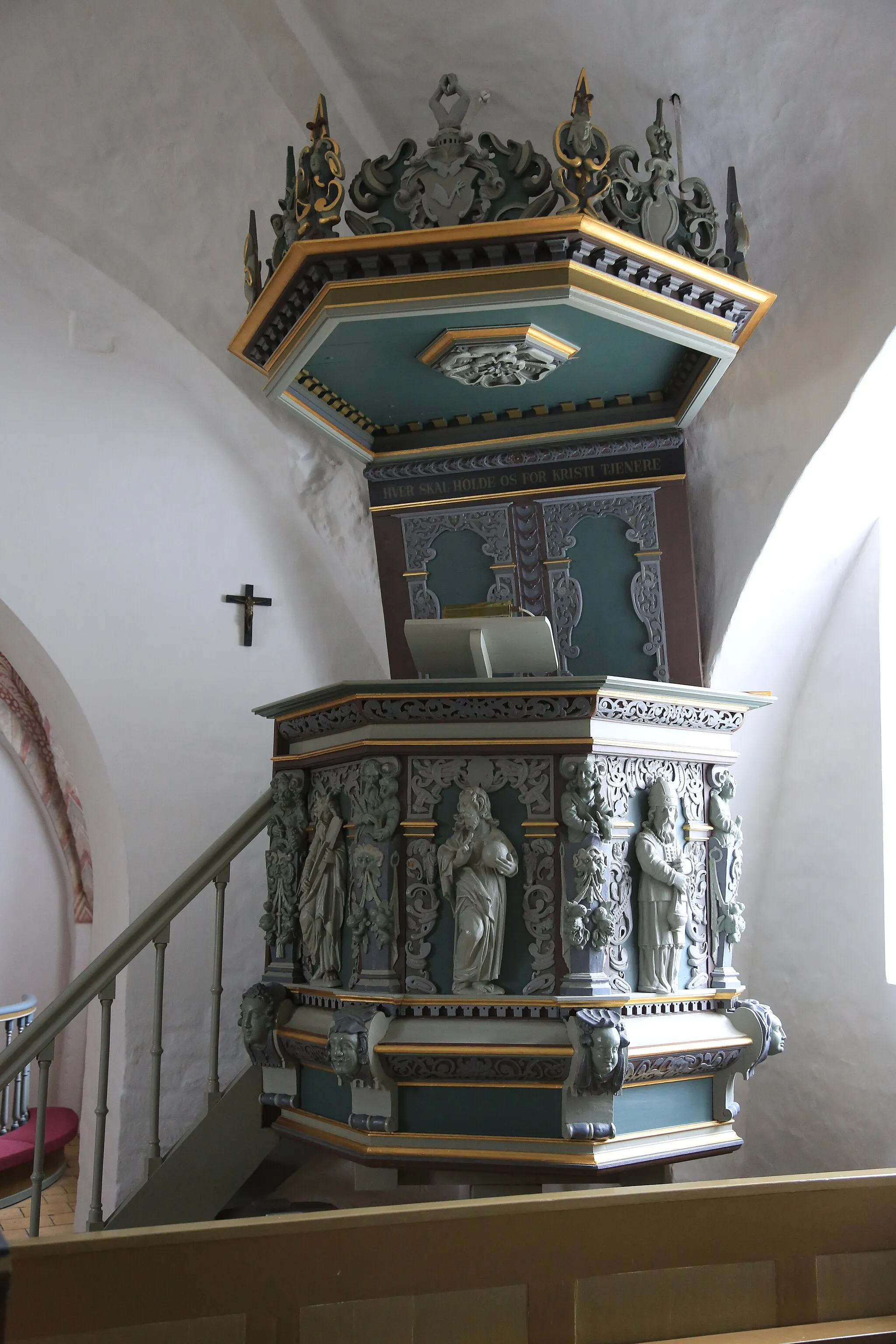 Photo showing: Pulpit in Kvislemark church, Næstved, Denmark. The pulpit is from 1635