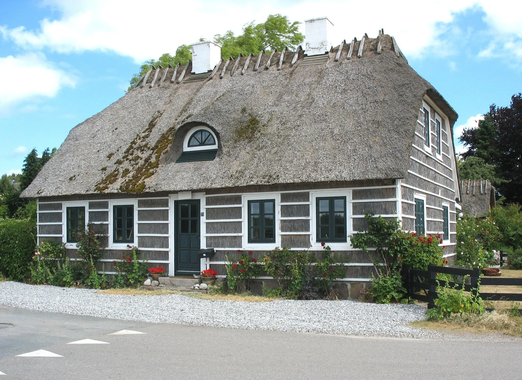 Photo showing: Typical house in the Danish fishing village "Hesnæs". The location is the island Falster in east Denmark.