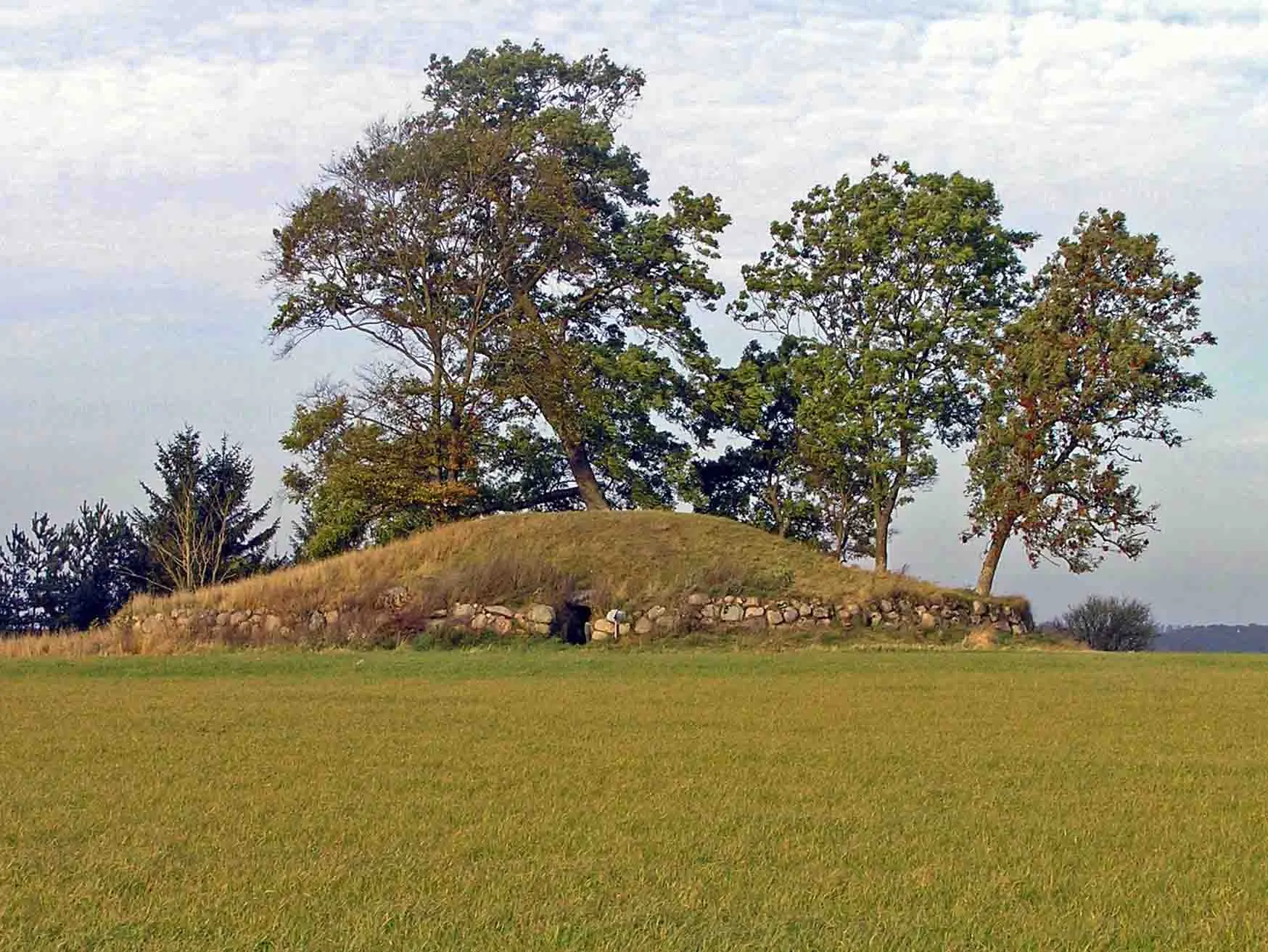 Photo showing: Neolithic passage grave near Gammel Lejre.