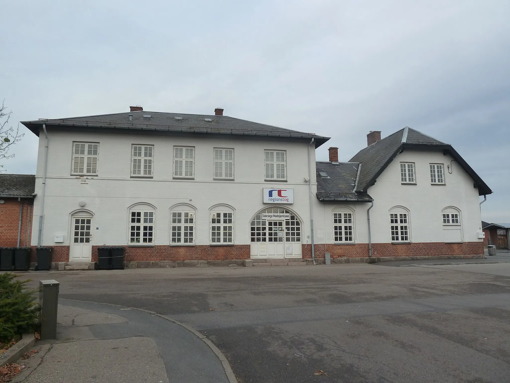 Photo showing: Svinninge Station on Odsherredsbanen in Denmark.