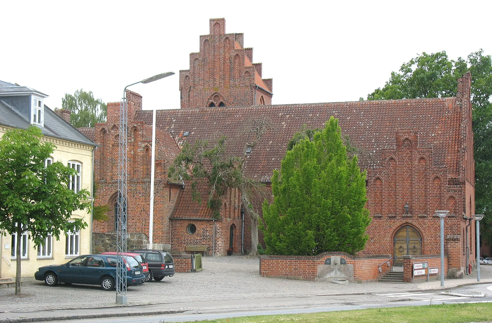 Photo showing: Nearby the church "Haslev Kirke" in the Danish town "Haslev". It is located in South Zealand in east Denmark.