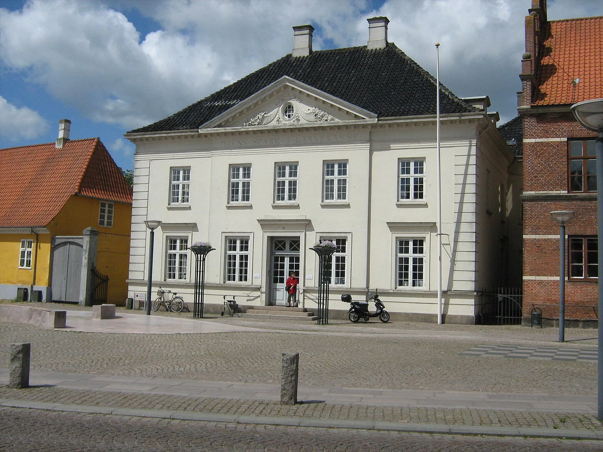 Photo showing: The old Sparekasse building at Storegade 37, Stege, Denmark