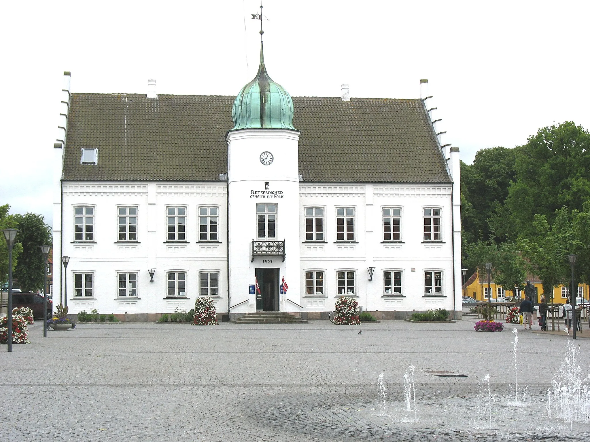 Photo showing: The town hall "Maribo Rådhus" in the town "Maribo". It is located on the island Lolland in east Denmark.