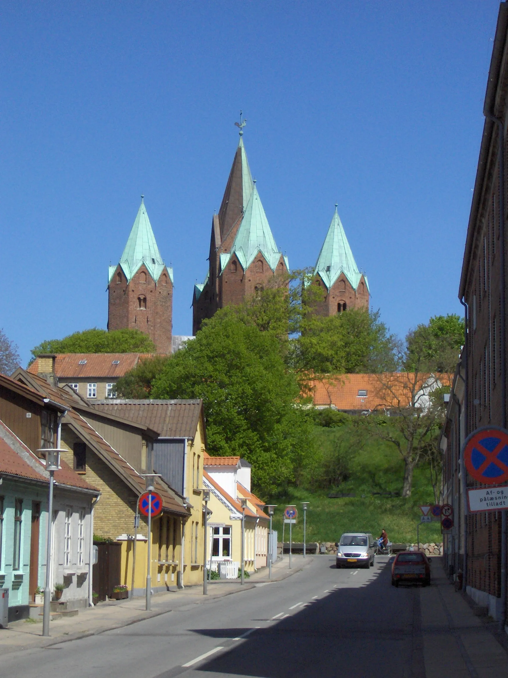 Photo showing: Vor Frue Kirke i Kalundborg set fra Hærvigsgade, optaget af mig selv...