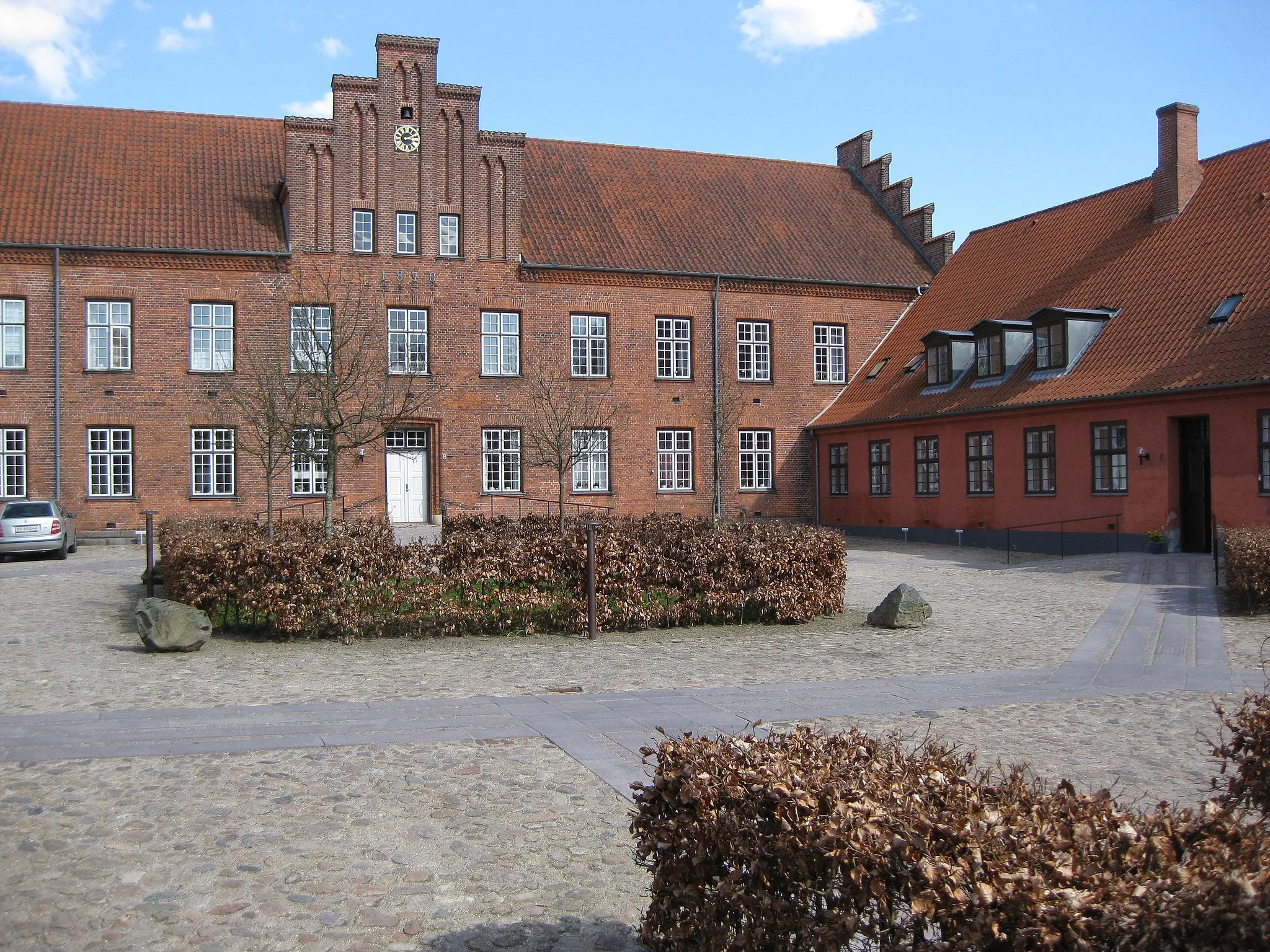 Photo showing: The courtyard of the monastery "Slagelse Kloster" in Slagelse. The town is located in West Zealand, Denmark.