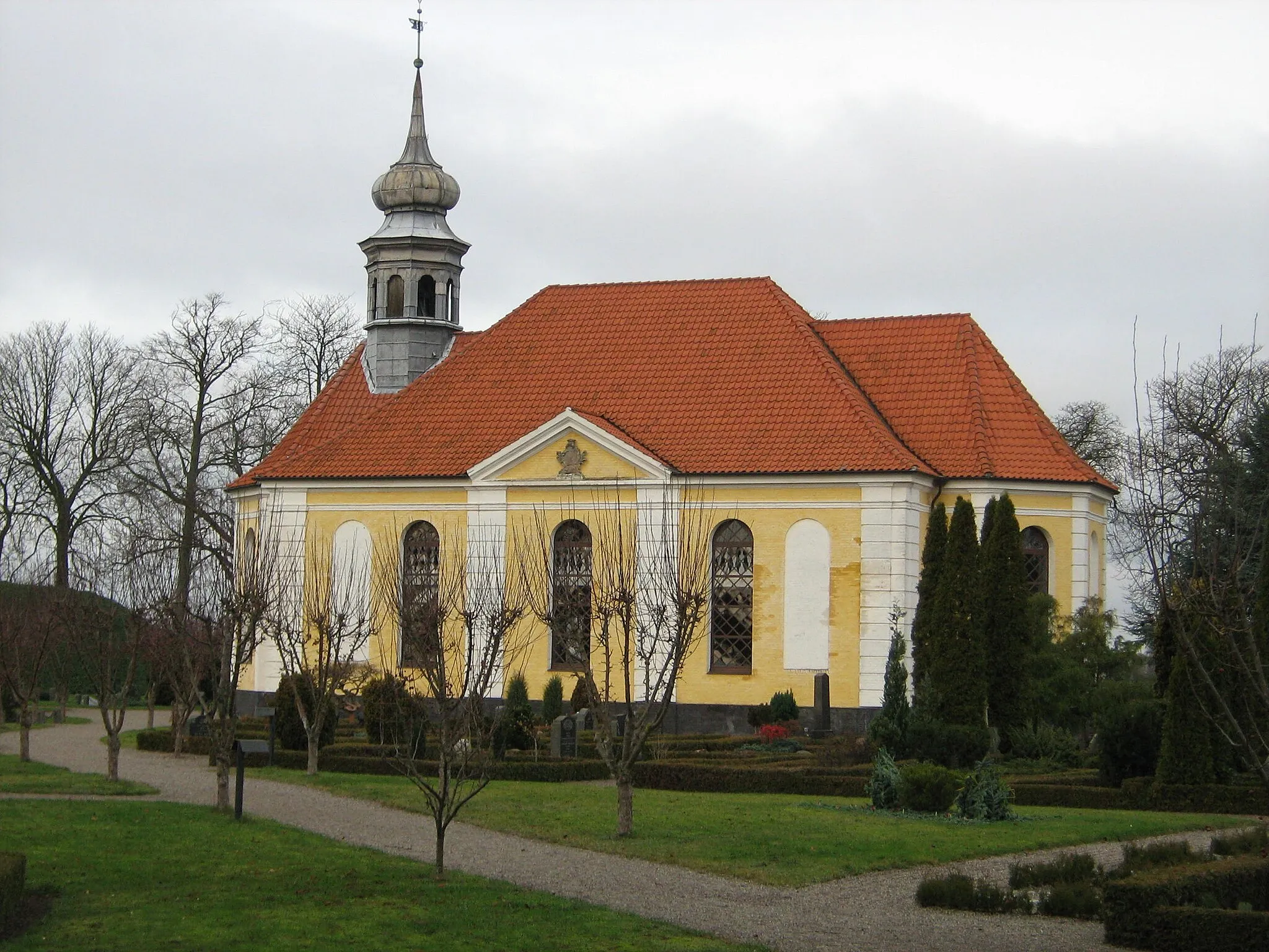 Photo showing: Damsholte Kirke (Damsholte Church), Møn, Denmark. Only Danish village church in the Rococo style.