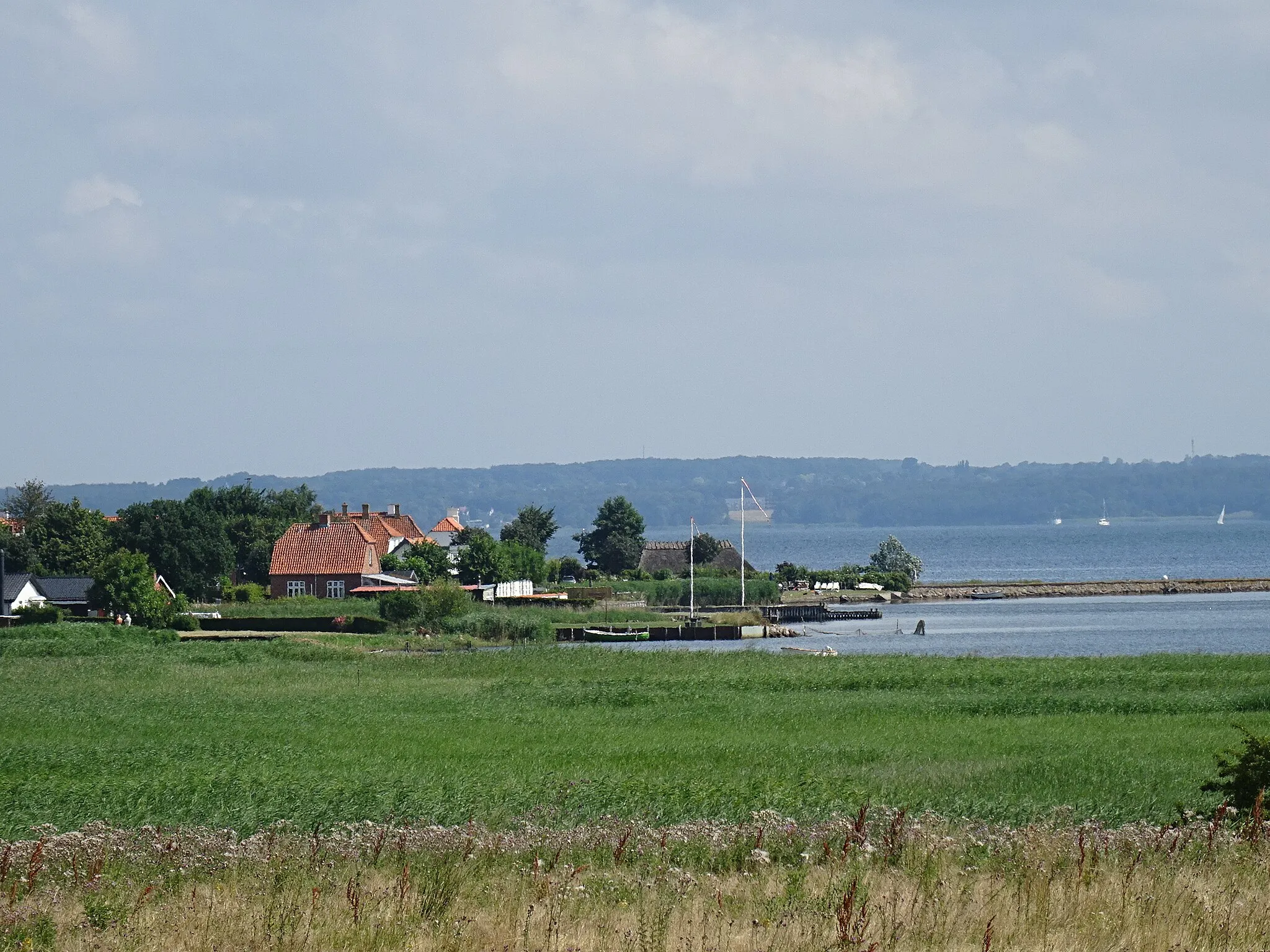Photo showing: The harbor of Gåbense seen with zoom from the temporary Orehoved Station on Falster in Denmark.