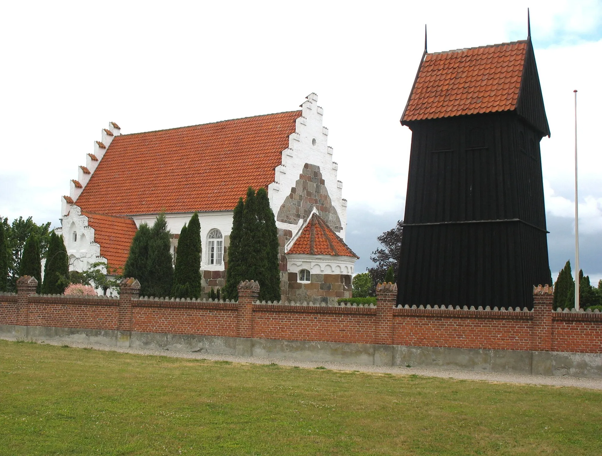 Photo showing: The church "Søllested Kirke" in the small town "Søllested". The town is located on the island Lolland in east Denmark.