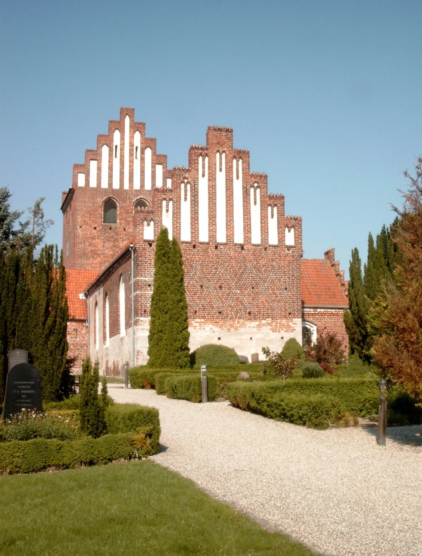 Photo showing: A view of Høje Taastrup Church from the east.  Høje Taastrup, Denmark.  Photographer: Dan

Simon