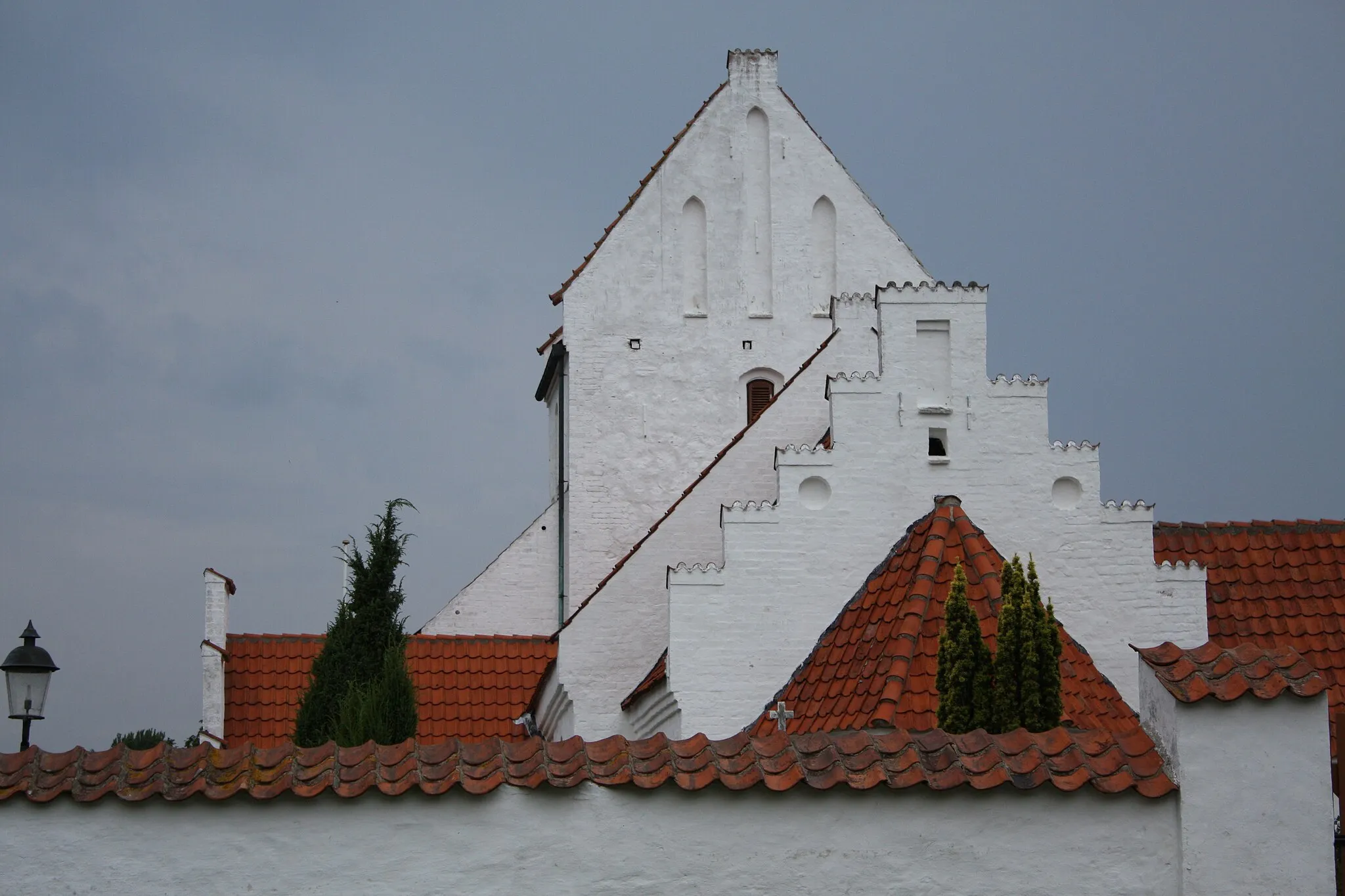 Photo showing: Ulstrup Kirke, hvis loft var ammunitionslager under Englandskrigen 1807-1814