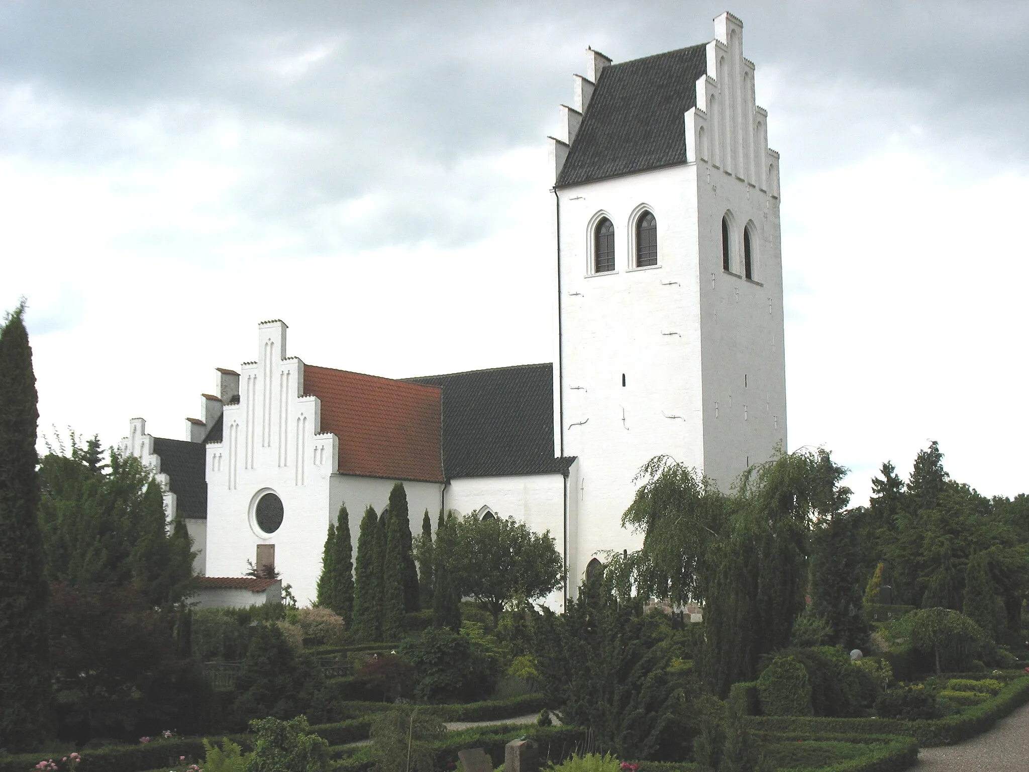Photo showing: The church "Herfølge Kirke" located in Køge suburb "Herfølge". The location is Middle Zealand in east Denmark.
