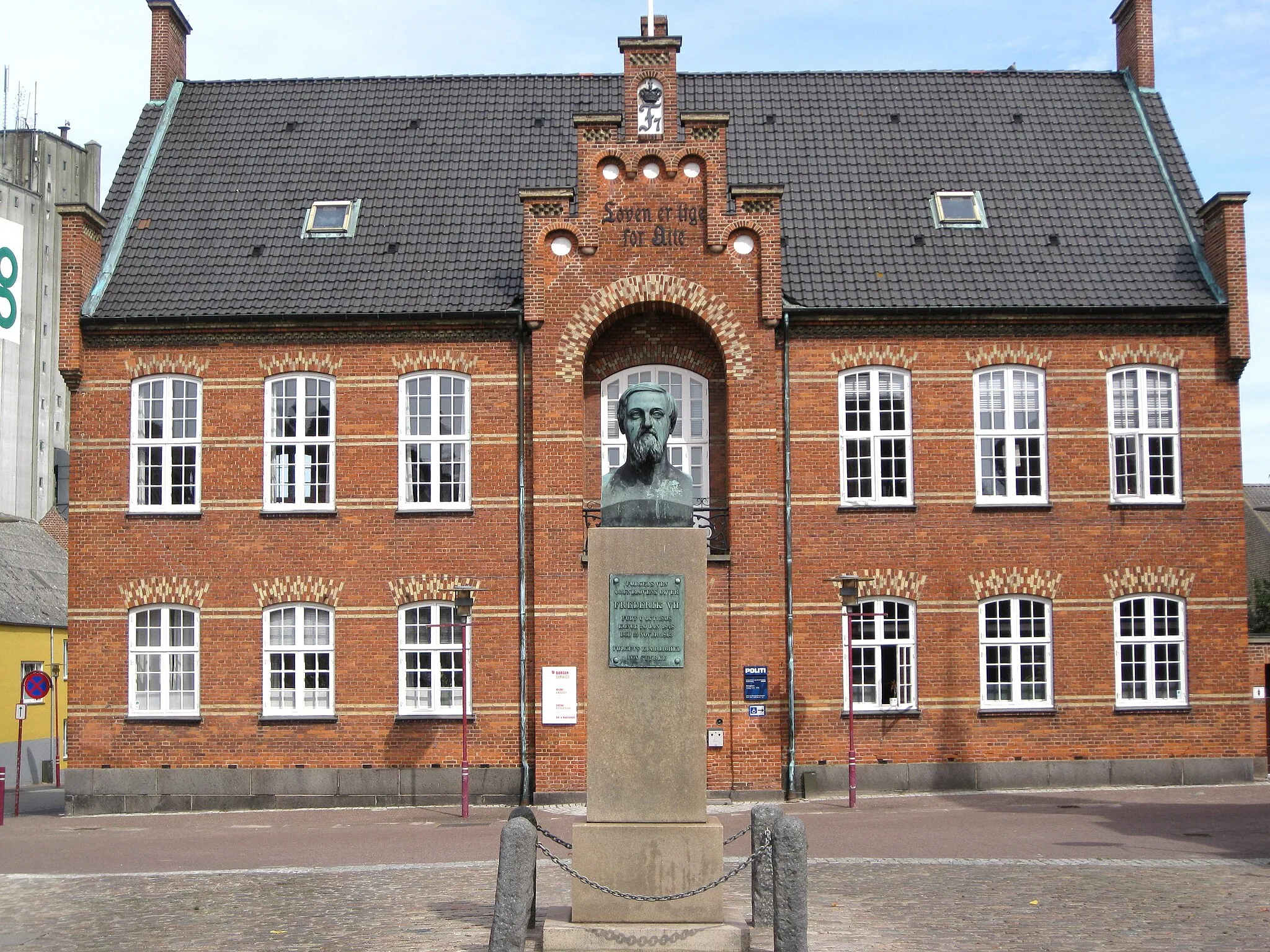 Photo showing: The former town hall "Stubbekøbing Rådhus" (today police station) in the small town "Stubbekøbing". The town is located on the island Falster in east Denmark.