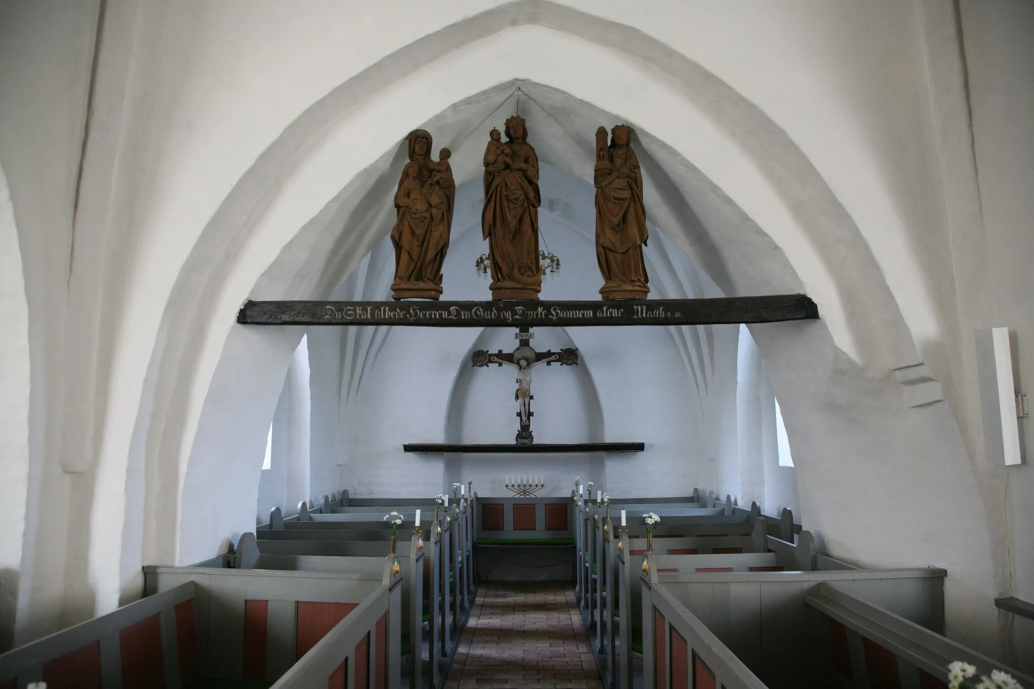 Photo showing: Lynge church near Sorø. North chapel.