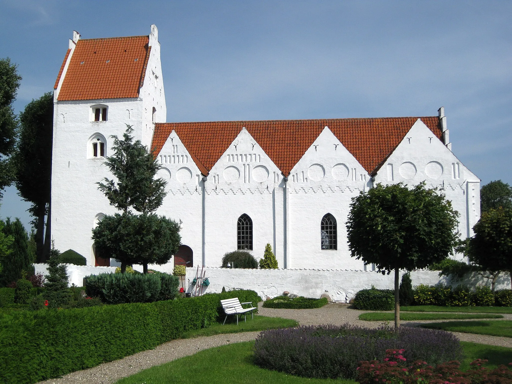 Photo showing: The church "Mern Kirke" in the small town "Mern". The town is located on South Zealand in east Denmark.
