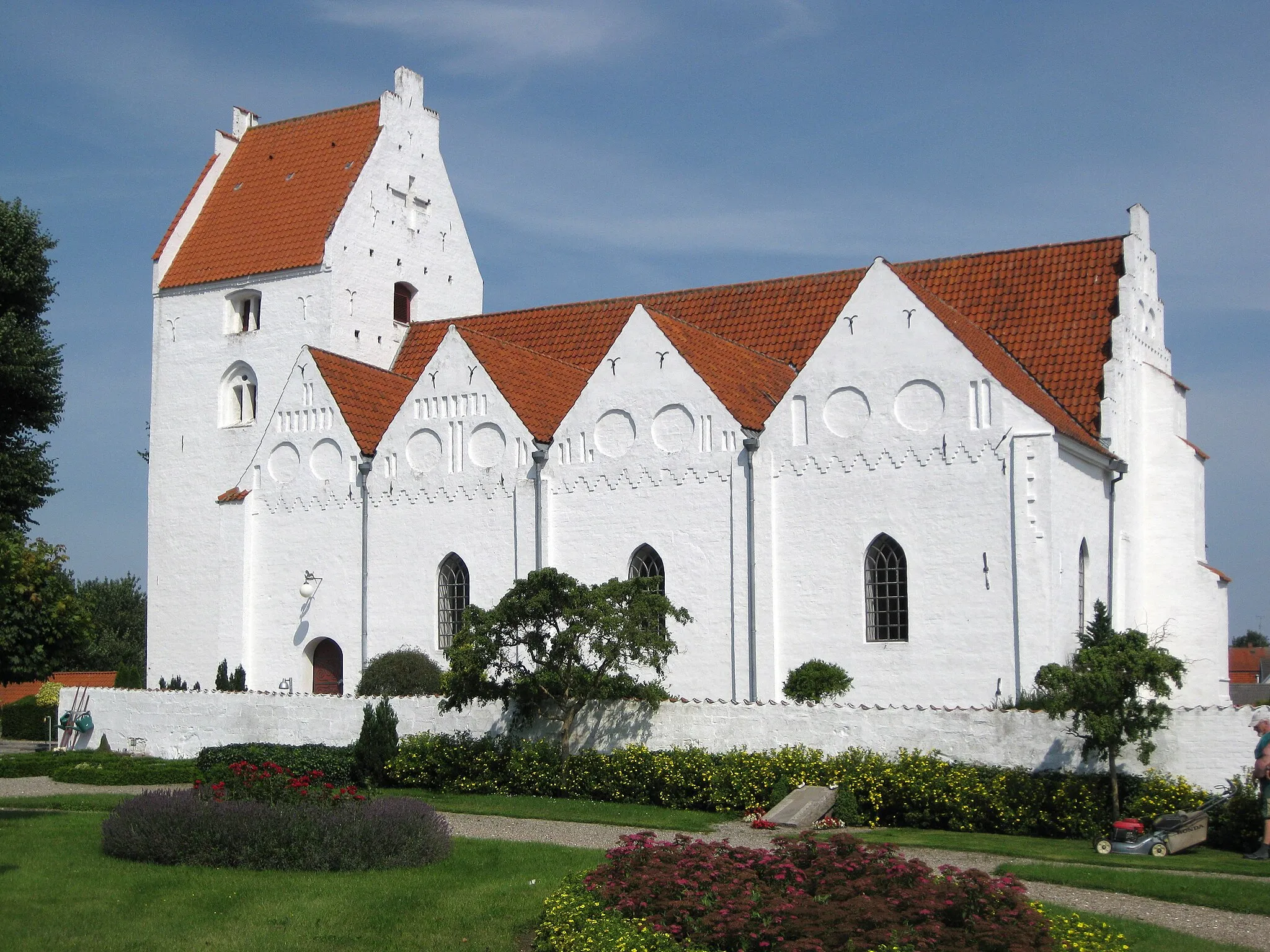 Photo showing: The church "Mern Kirke" in the small town "Mern". The town is located on South Zealand in east Denmark.