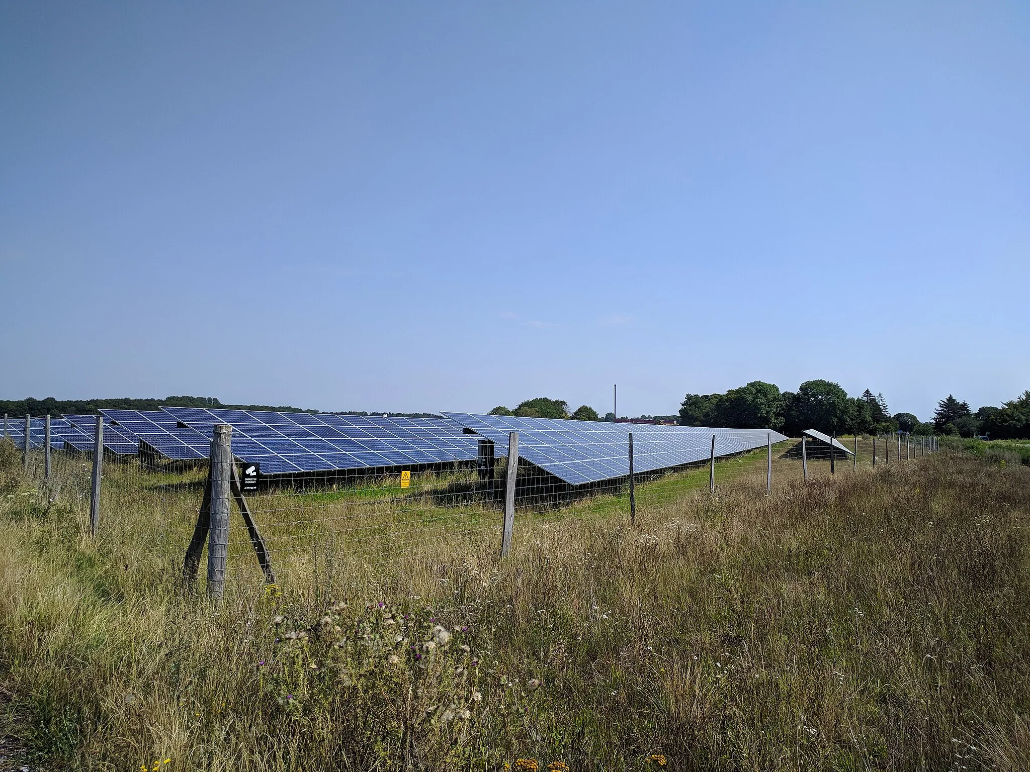 Photo showing: A solar power plant near Øster Toreby in Denmark.