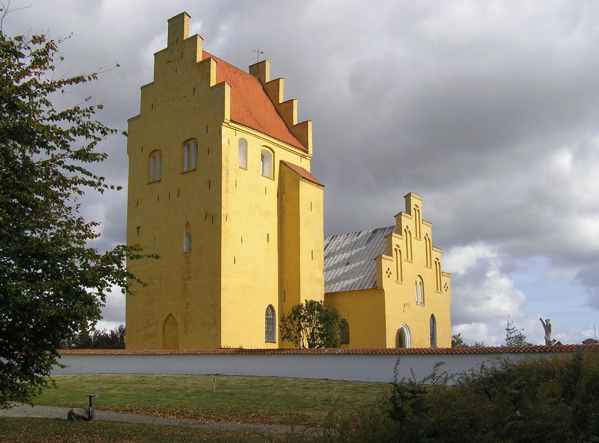 Photo showing: Højelse Kirke, Ll. Skensved.