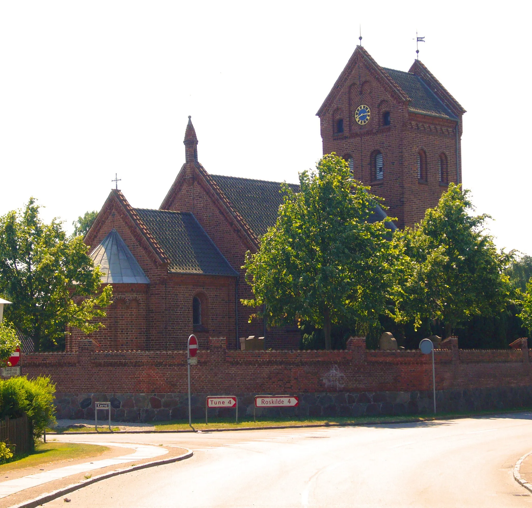 Photo showing: Vindinge Kirke, Roskilde County, Denmark.

View from north