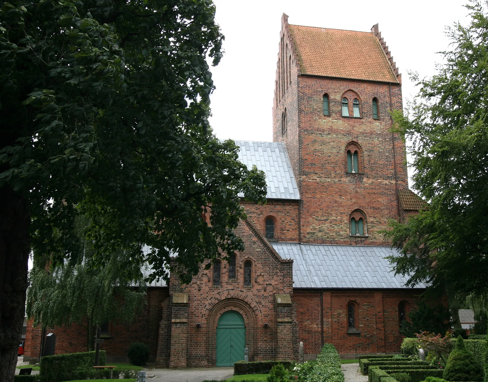 Photo showing: Gammel Vor Frue Kirke in Roskilde, Denmark.

Exterior.