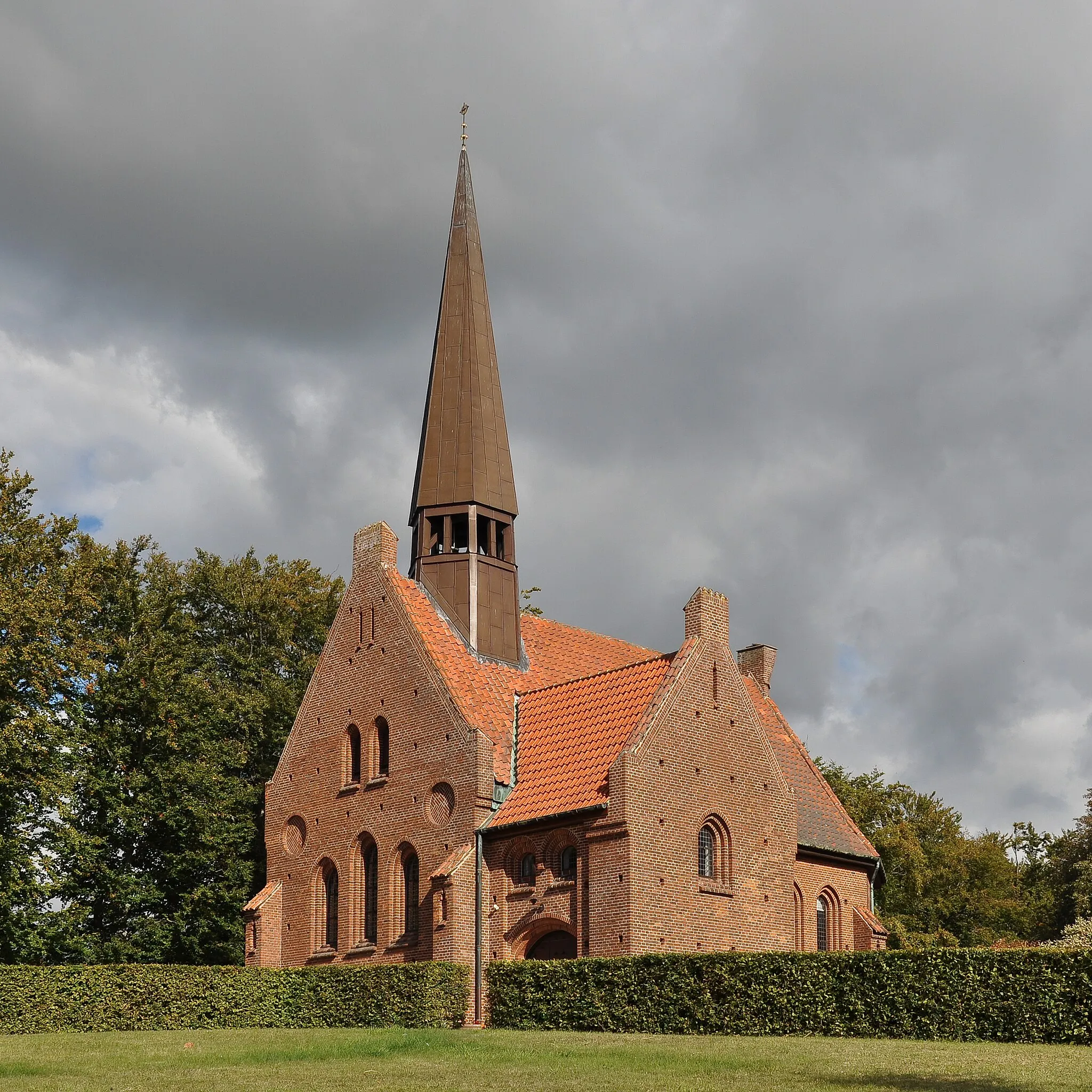 Photo showing: New Vor Frue Church in the village of Vor Frue near Roskilde, Zealand, Denmark.